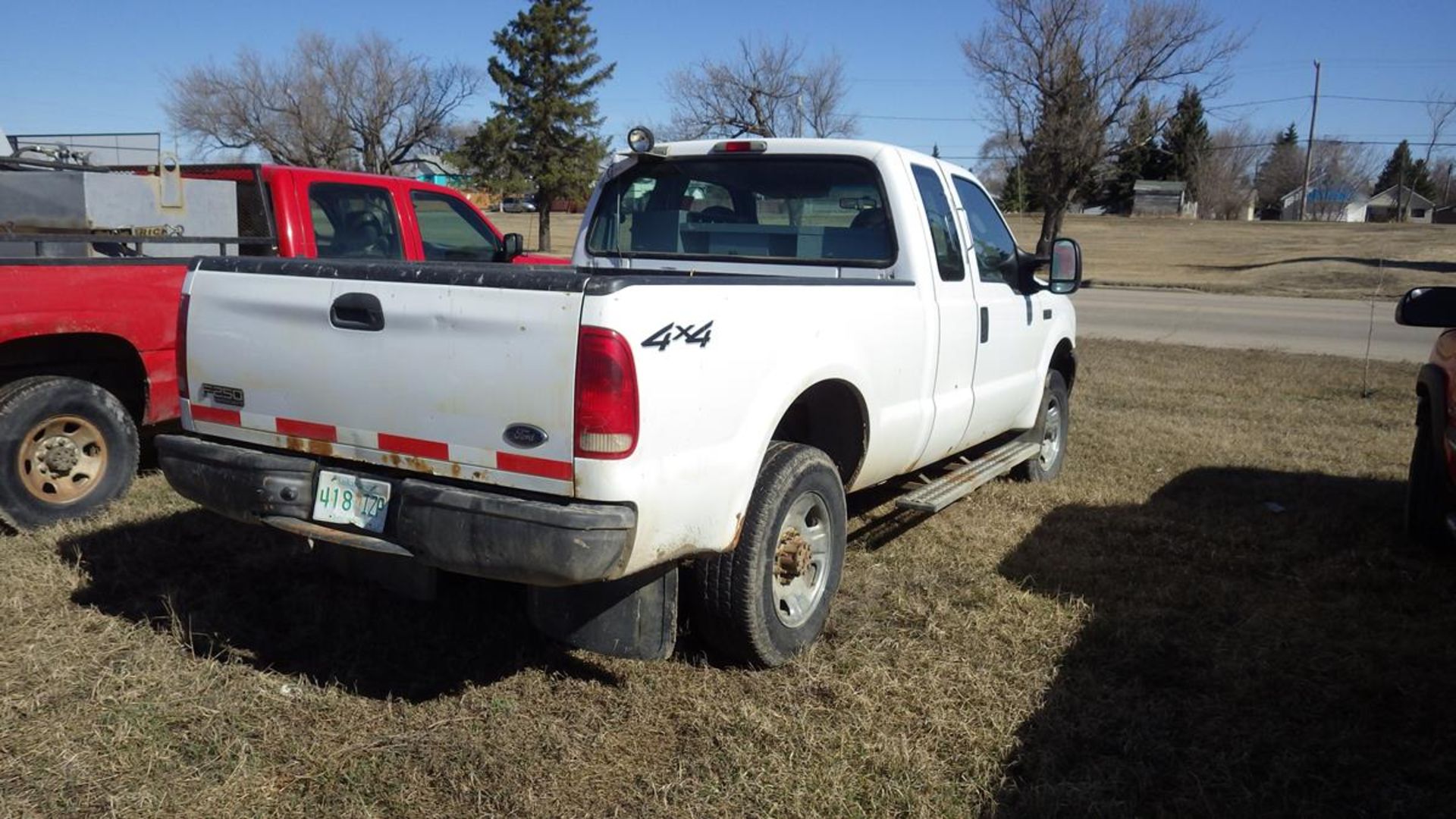 2004 Ford F250 Ext Cab long box 4 x 4 5.4L v8 auto showing 417,273 kms Vin# 1FTNX21L74EC67165 and - Image 5 of 9