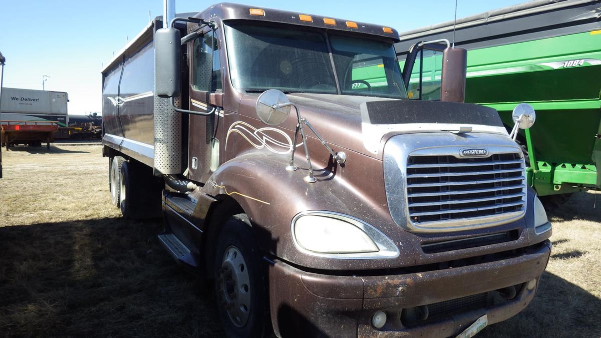 2006 Freightliner Grain truck Vin# 1FUJA6CK26PW68702Kms 104,376 showing 13089.9 Hours with Detroit - Image 7 of 23