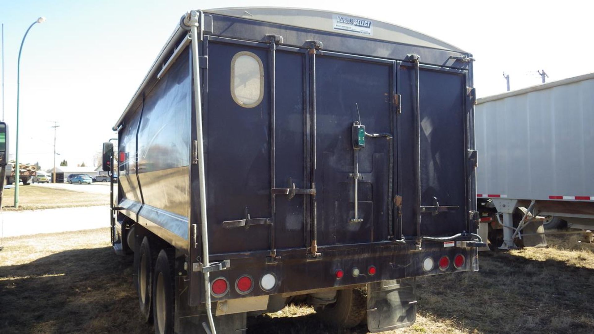 2006 Freightliner Grain Truck Vin# 1FUJA6CK36PW68708 showing 932749.6 Kms and 15,187 Hours. - Image 4 of 23