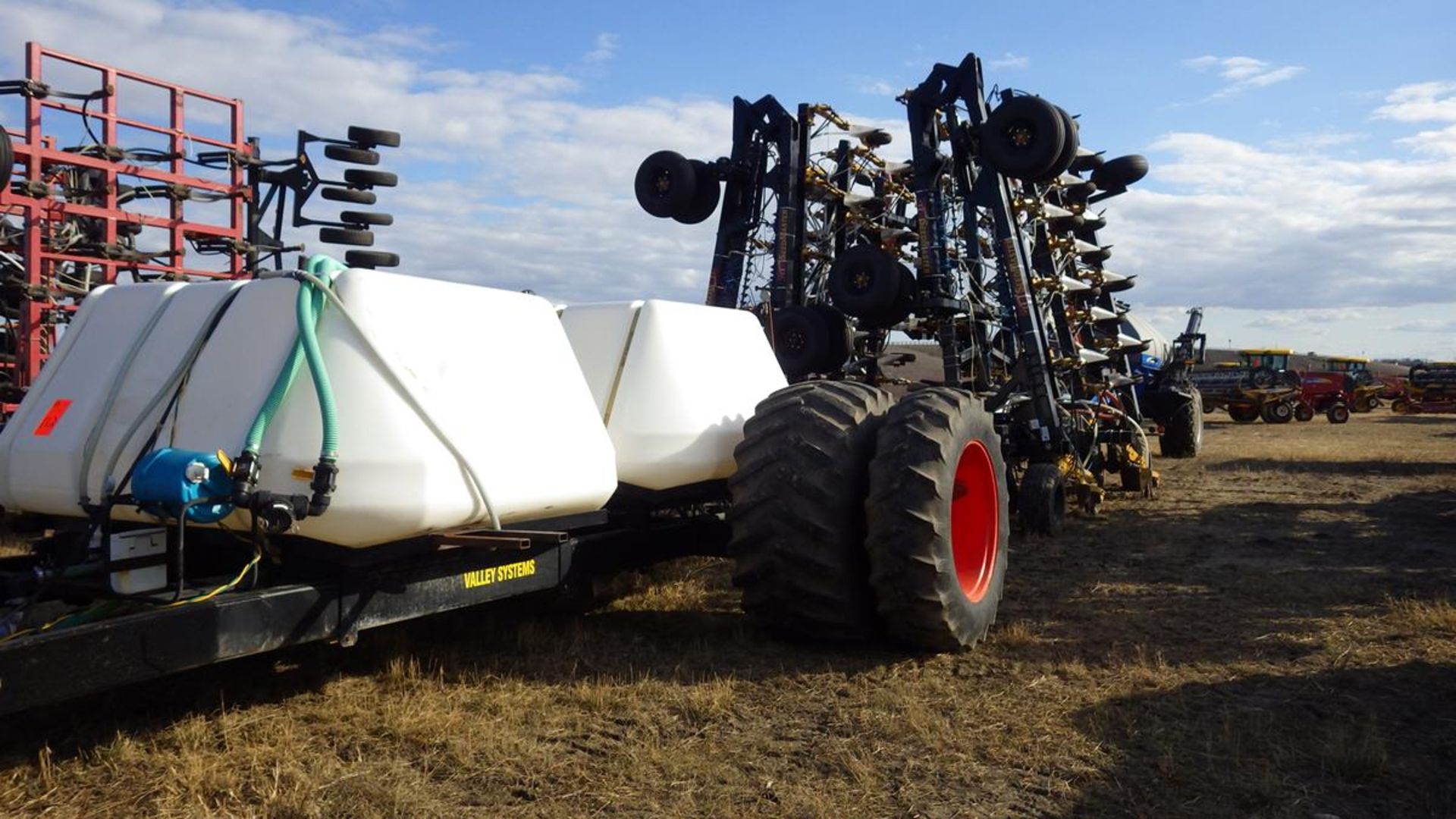 Valley Systems dual tank liquid cart. Dual wheels tires inside dual 30.5LR32 outside dual 18.4-38 - Image 2 of 15