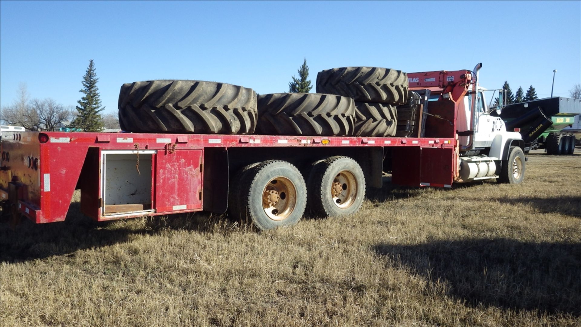 1995 International L9000 Diesel Picker truck 342,351 kms Vin# 1FDZU90W4TVA05516 Eaton Fuller 18 - Image 11 of 23