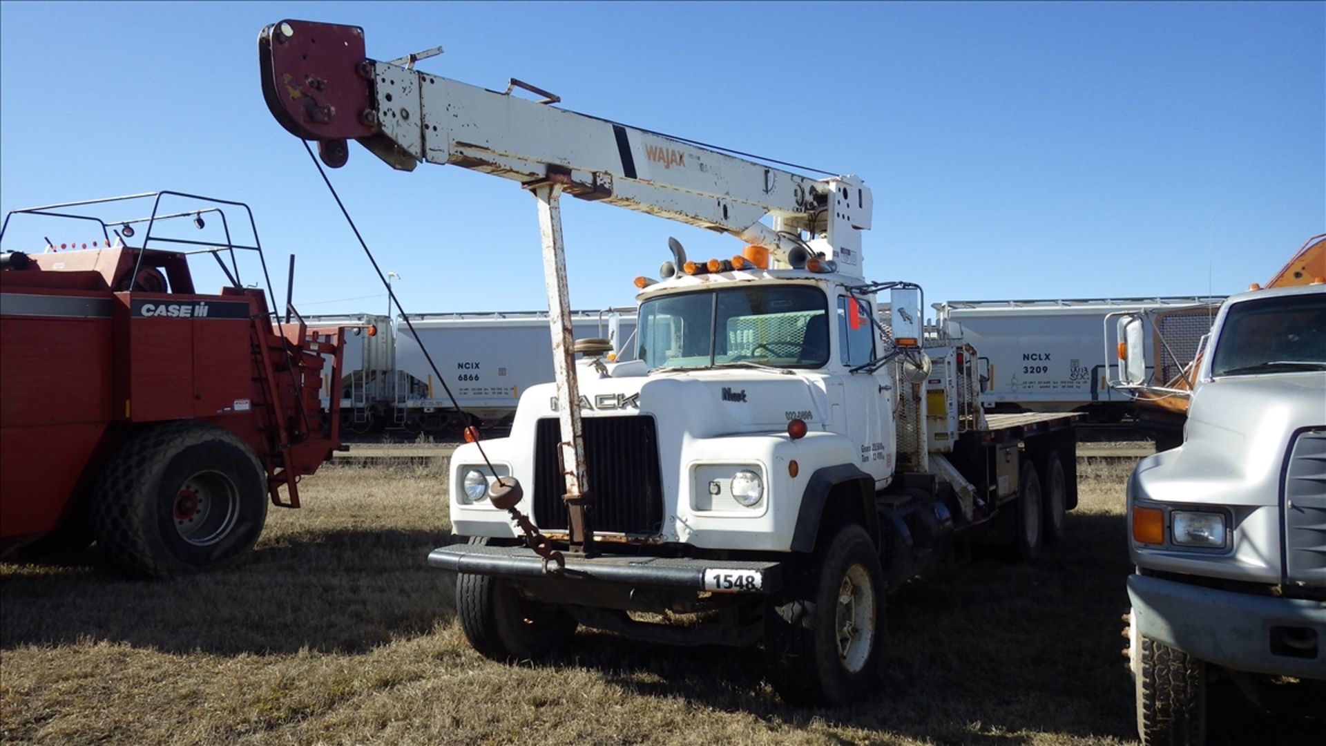 Diesel Mack Picker Truck showing 478,625 kms 2838 engine hours shows 2838 Vin# RD612S1604 Gross 23,