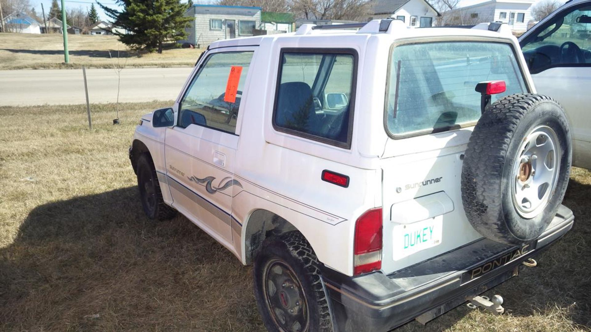 1995 Pontiac Sunrunner 4 x 4 with 4 spd manual tranny, 191,465 KMS, Vin# 2CGBJ1868S6929399 removable - Image 2 of 16