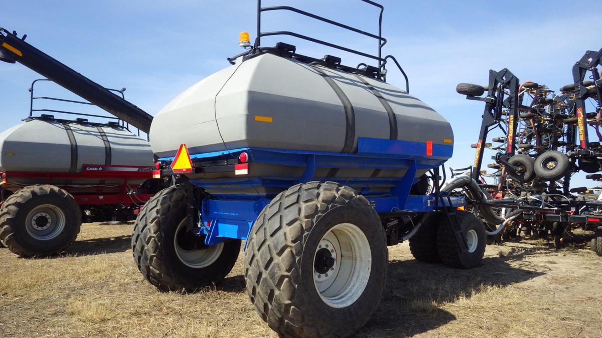 Monitor included! New Holland SC 380 Air Cart With auger Vin# NL011029 Tires front 22.5LX16.1 Rear - Image 8 of 12
