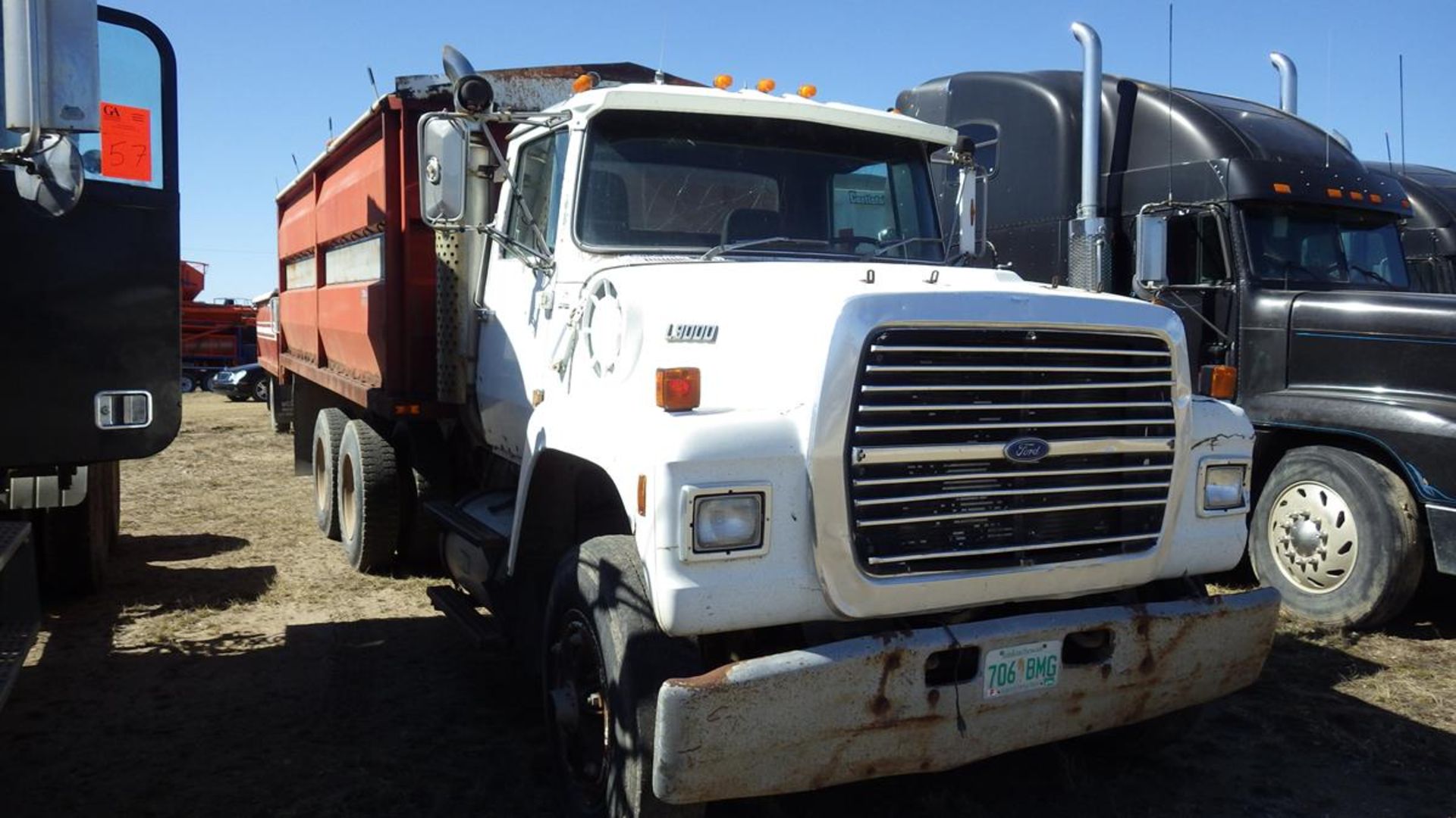 1990 Ford Diesel L9000 Cat Diesel engine tandem axle Grain Truck with approx 19ft x 8.6ft Box and - Image 9 of 20