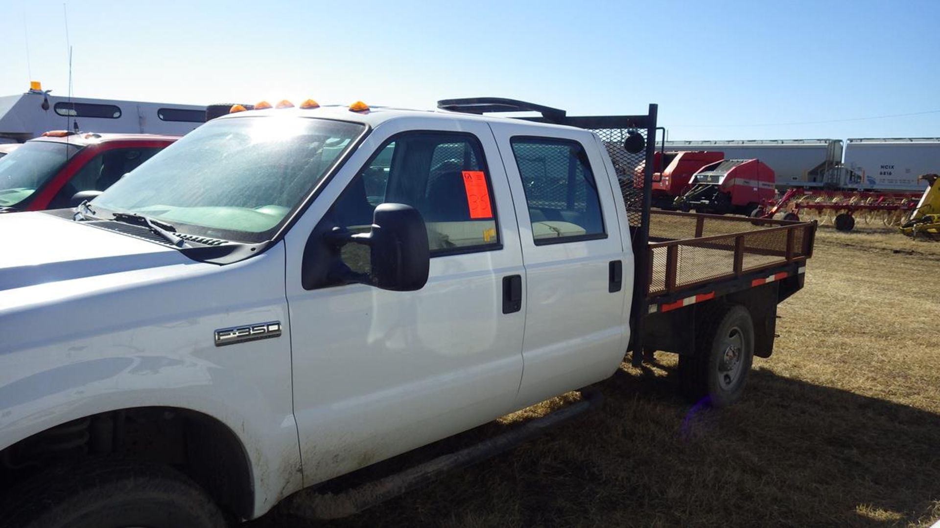 2007 Ford F350 5.4L V8 4 x 4 crew cab flat deck Vin# 1FDSW35527EA50792 showing 41,699 Kms with - Image 2 of 18