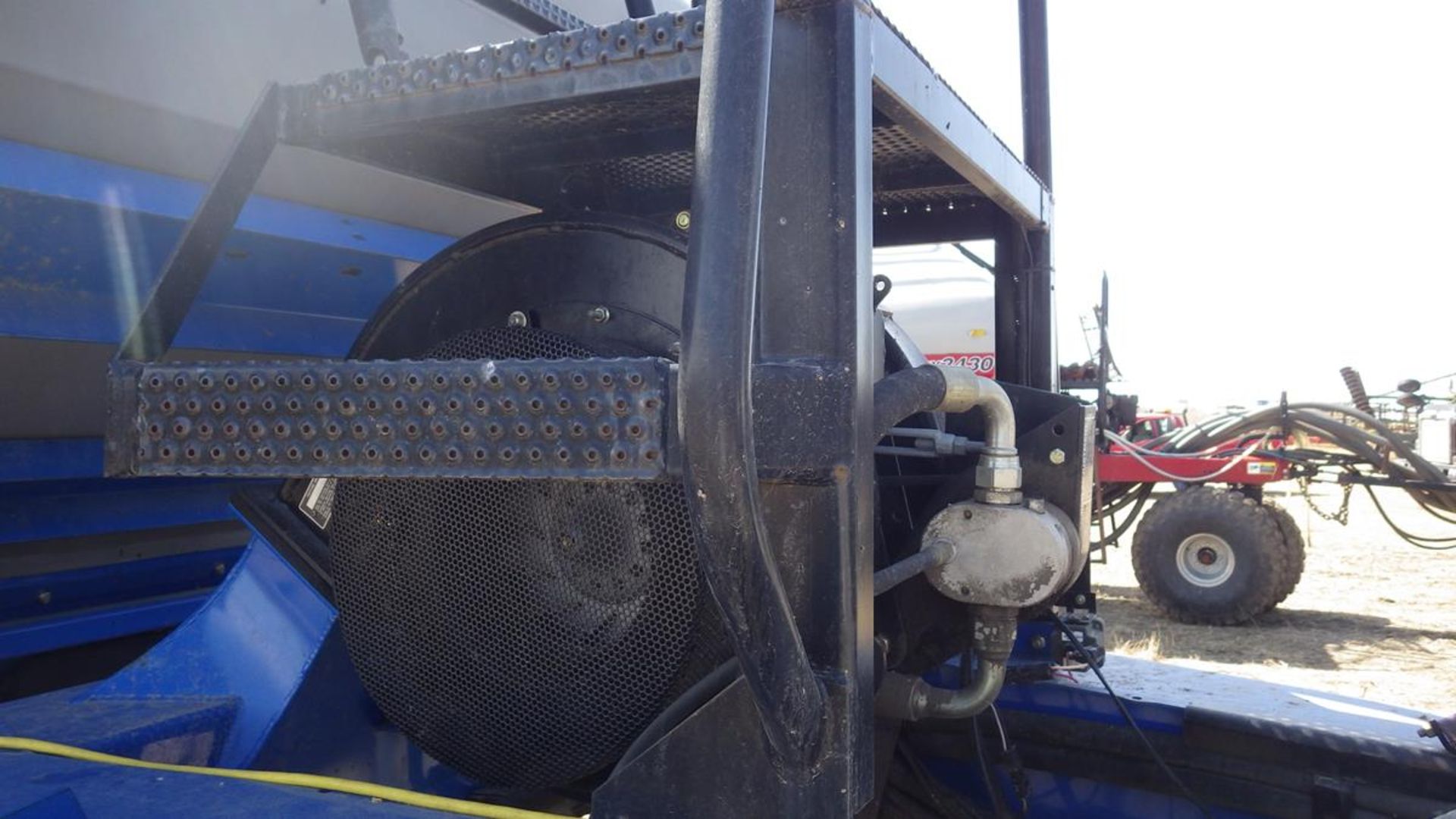 Monitor included! New Holland SC 380 Air Cart With auger Vin# NL011029 Tires front 22.5LX16.1 Rear - Image 3 of 12