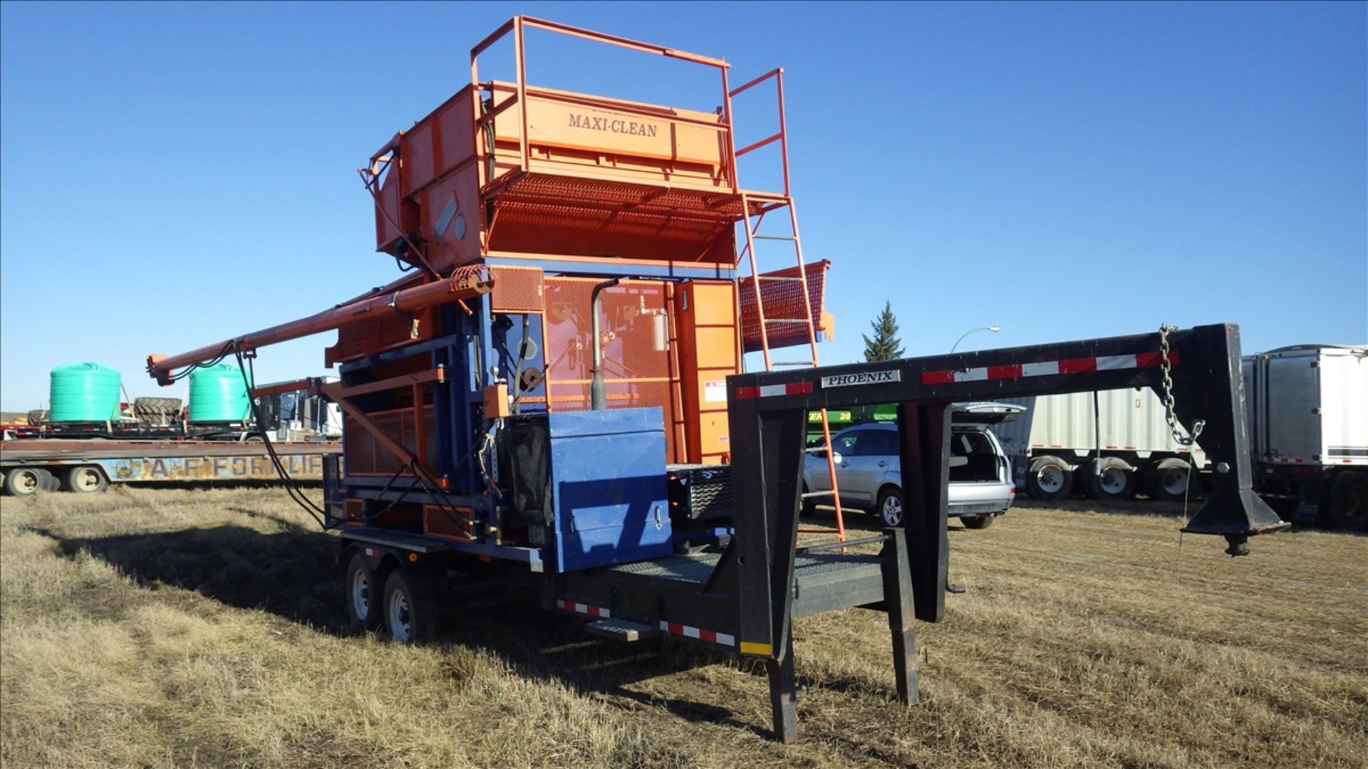 Phoenix Maxi - Clean self contained Grain cleaner with dual augers and 860 engine hours Vin# GC4A016 - Image 3 of 14