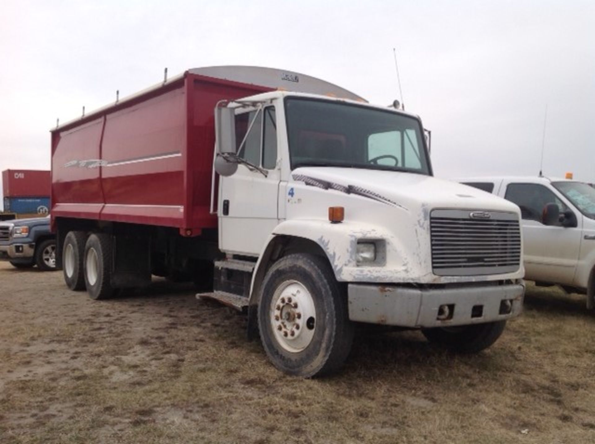 1996 Freightliner Grain truck with box and remote control hoist and end gate. Vin# 1FVX0LBBXTL710591 - Image 3 of 4