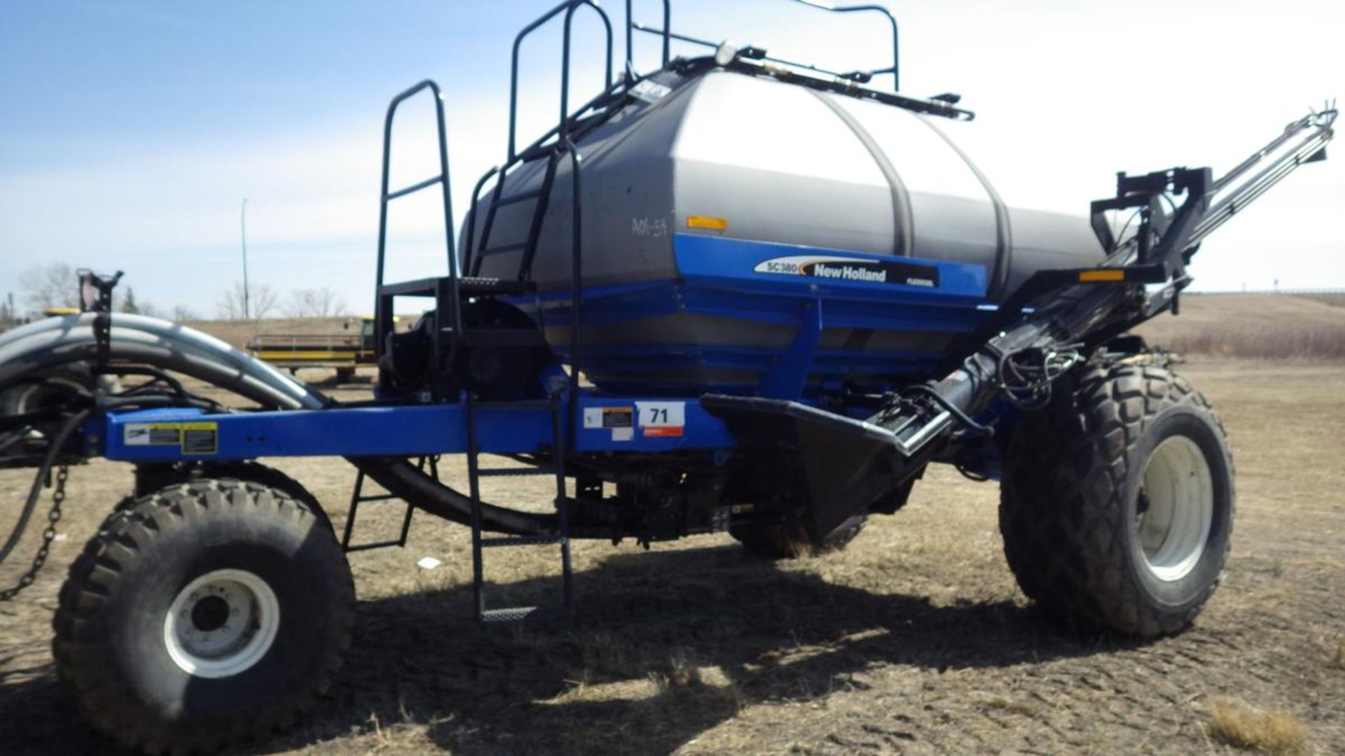 Monitor included! New Holland SC 380 Air Cart With auger Vin# NL011029 Tires front 22.5LX16.1 Rear - Image 11 of 12