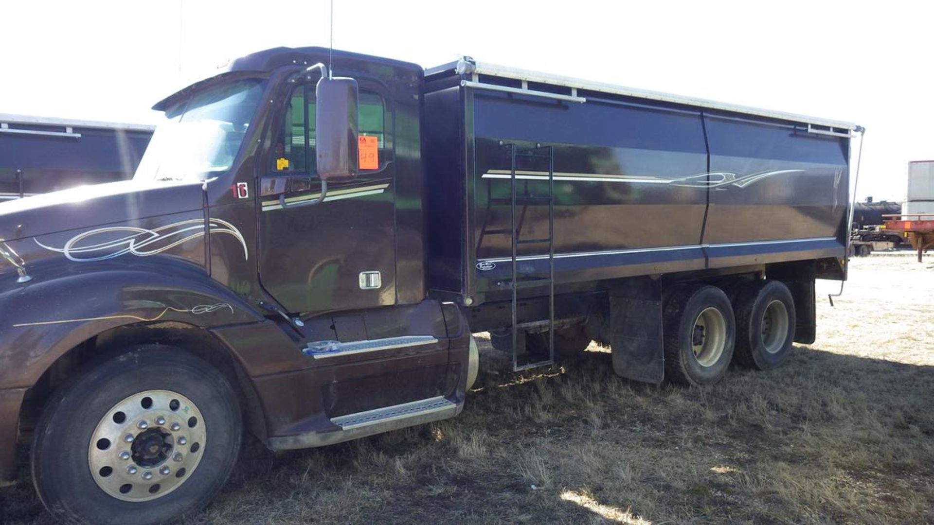 2006 Freightliner Grain truck Vin# 1FUJA6CK26PW68702Kms 104,376 showing 13089.9 Hours with Detroit - Image 2 of 23