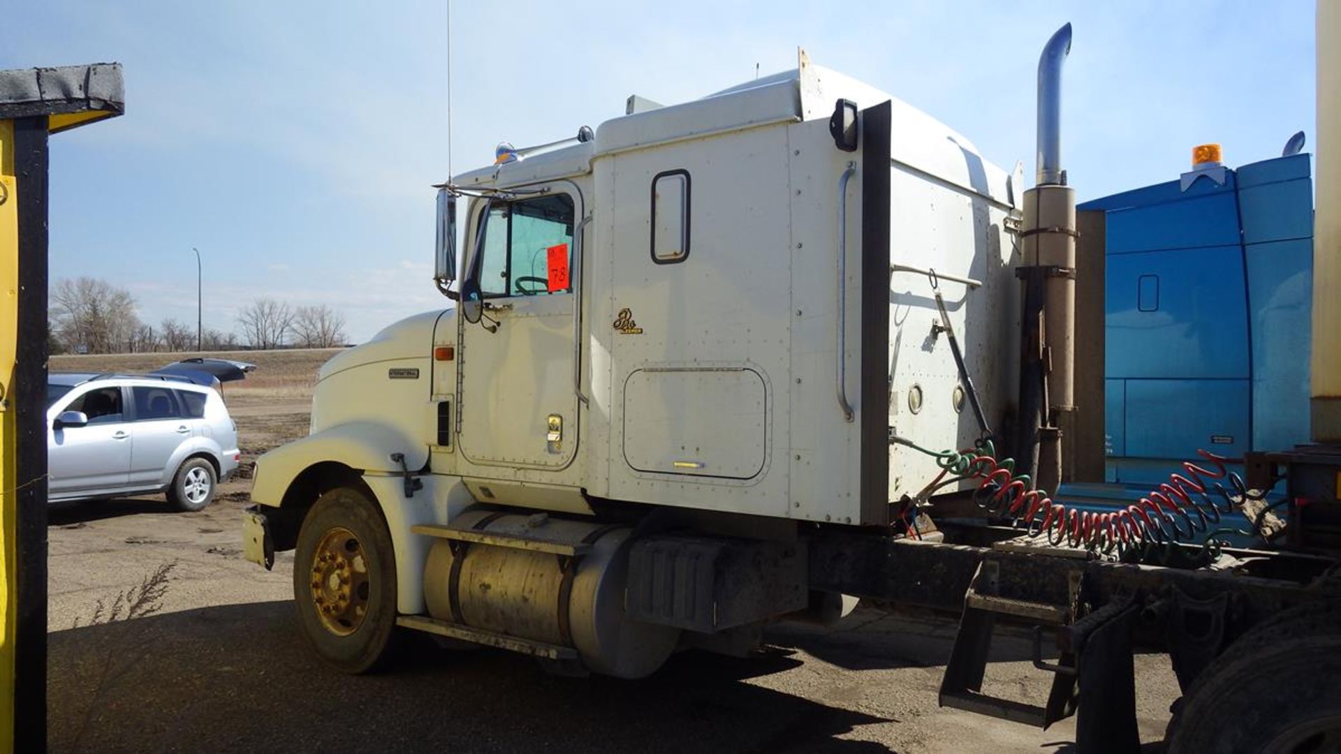 1999 International Model 9400 6X4 with N-14 Cummins Diesel Vin# 2HSFHAERXXC050916 showing 957,424 - Image 2 of 23