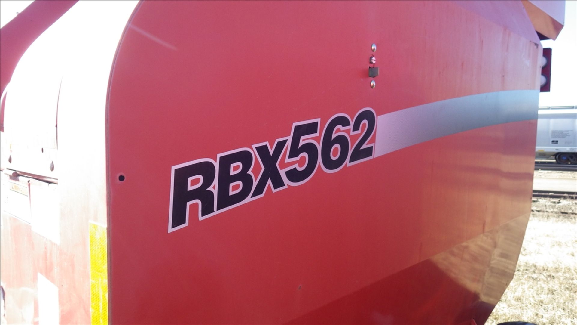 RBX 562 Case IH round Baler, twine wrap, Monitors included. Tire Size 14L - 15.1SL - Image 3 of 7