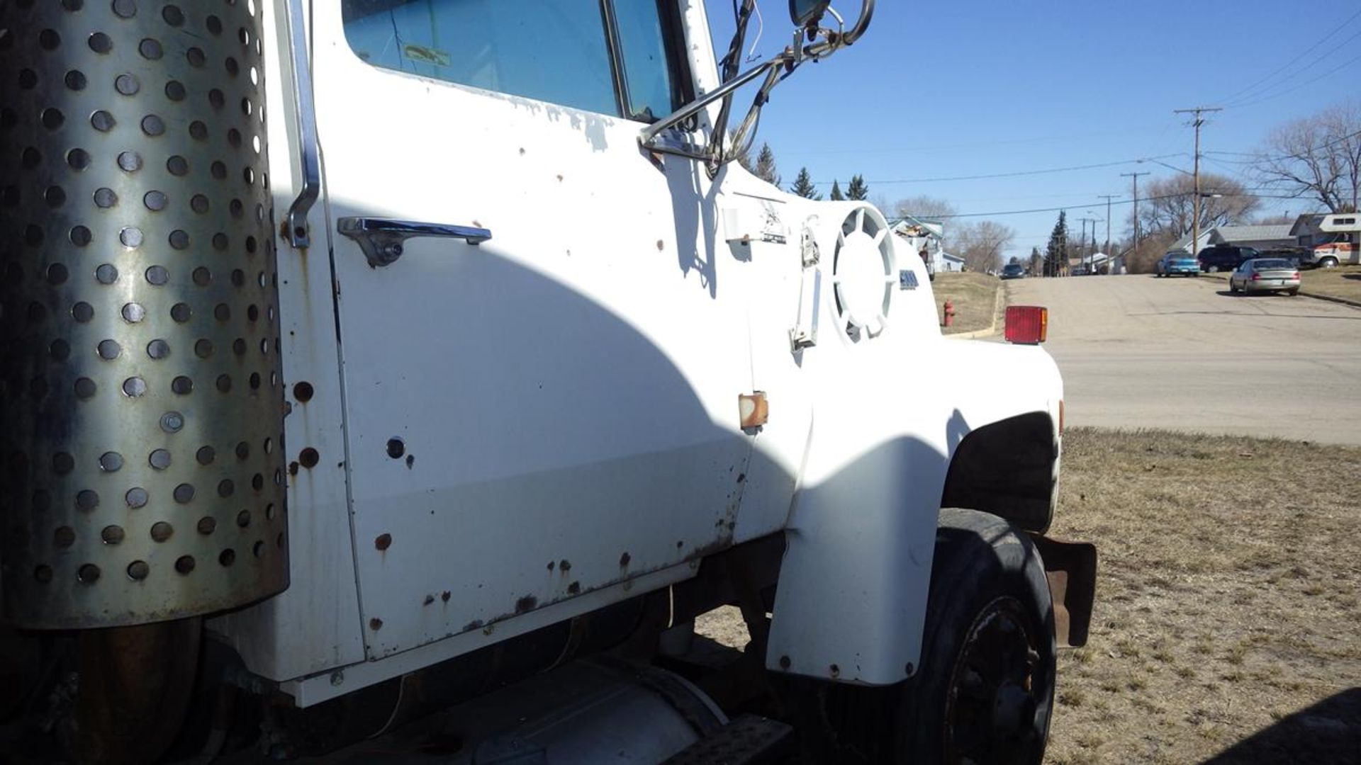 1990 Ford Diesel L9000 Cat Diesel engine tandem axle Grain Truck with approx 19ft x 8.6ft Box and - Image 8 of 20