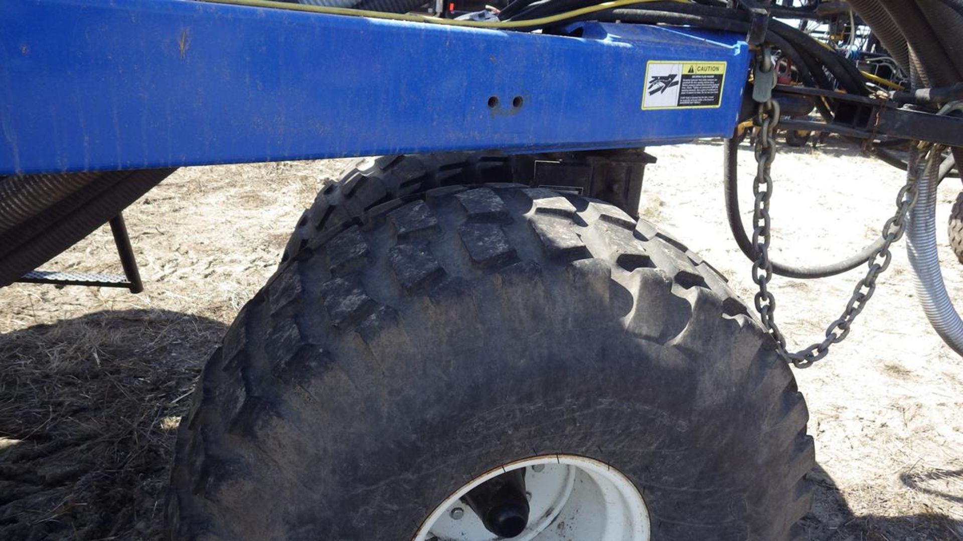 Monitor included! New Holland SC 380 Air Cart With auger Vin# NL011029 Tires front 22.5LX16.1 Rear - Image 2 of 12