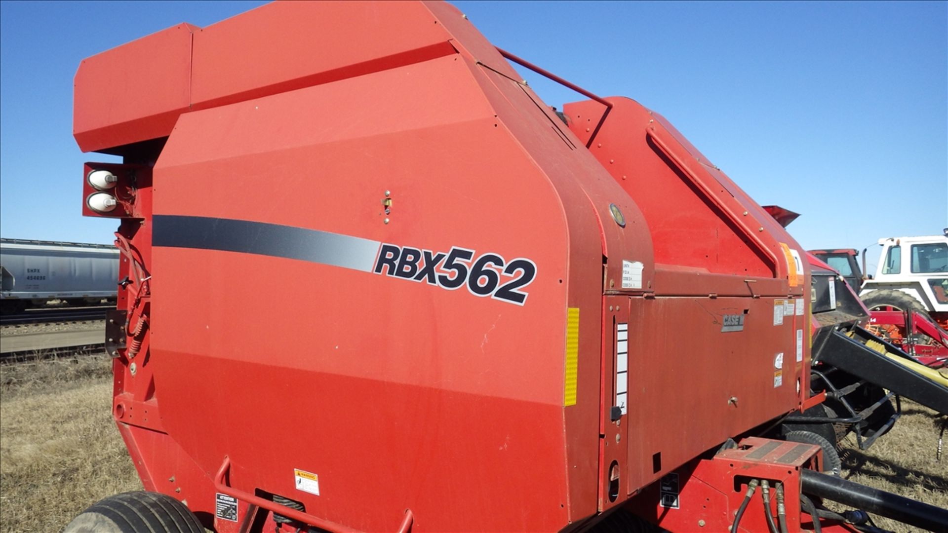 RBX 562 Case IH round Baler, twine wrap, Monitors included. Tire Size 14L - 15.1SL - Image 7 of 7