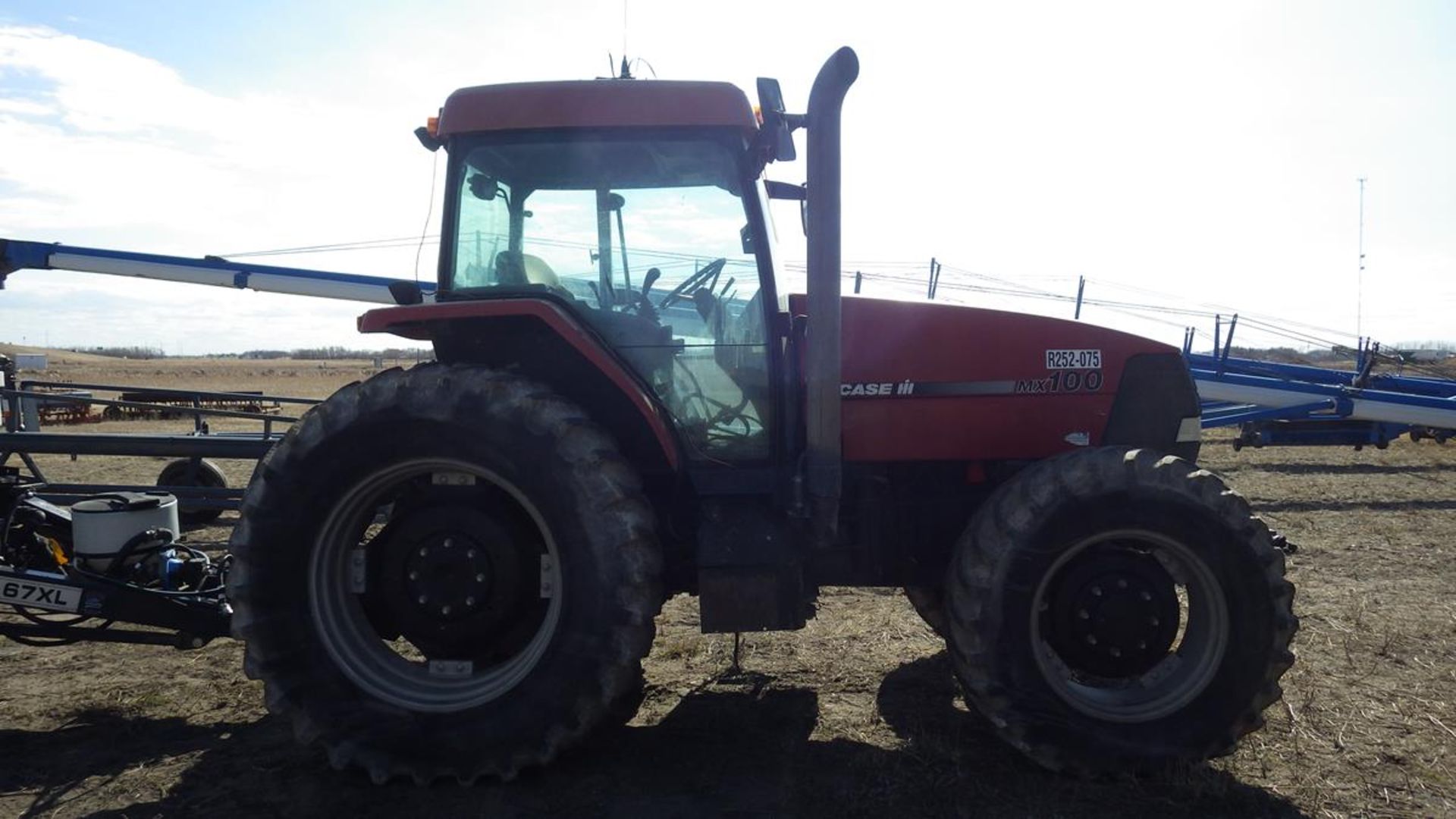 Case IH MX 100 FWA, Vin# JJA092159 showing 9864 hours, 3 Point hitch, dual hydraulics, radio, - Image 3 of 15