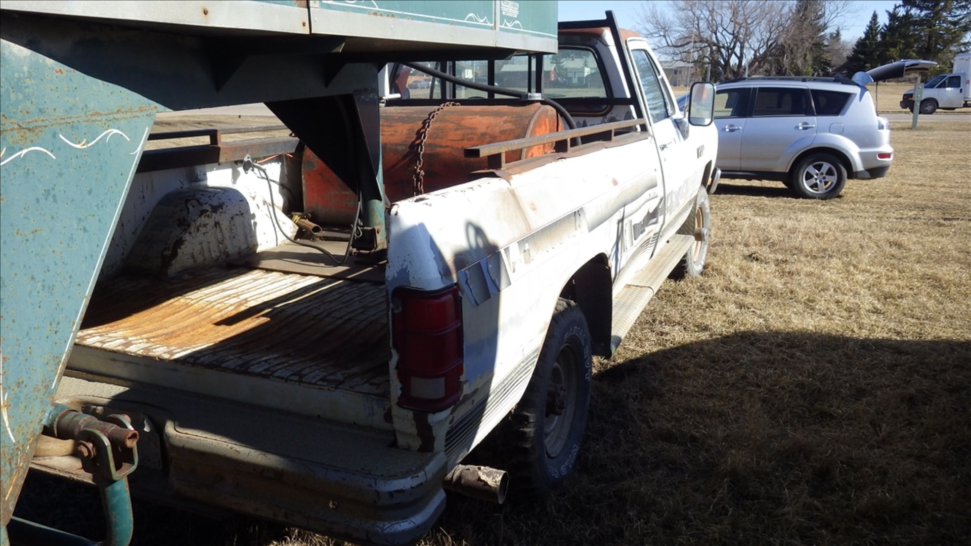 1990 Power Ram 2500 4 x 4 Cummins Diesel with shows 286,727 Kms. Vin# 1B7KM2686LS741686, 8510 lbs - Image 5 of 16