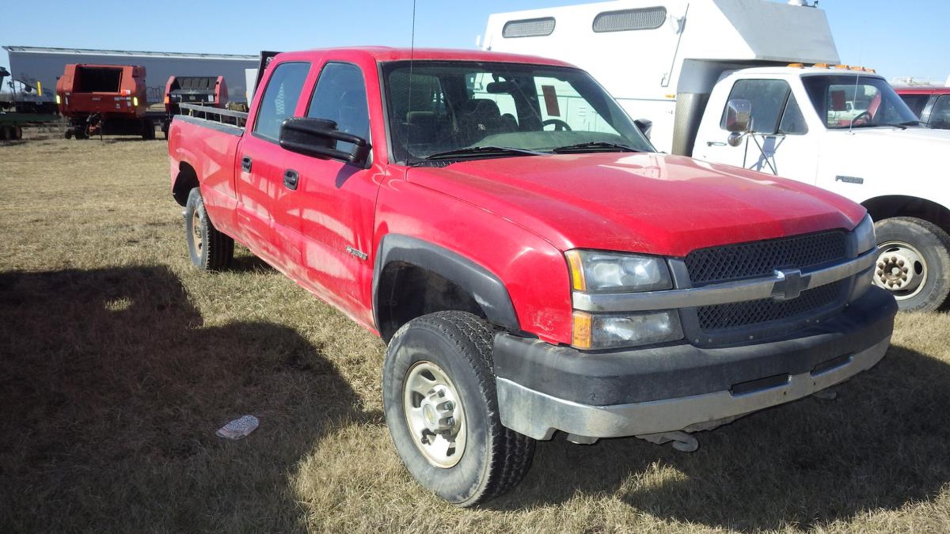 2004 Chev 3500 6.0L vortec V8 4 x 4 crew cab Vin# 1GBHK33G14F236199 showing 171,759 Kms and 4717.7 - Image 9 of 19