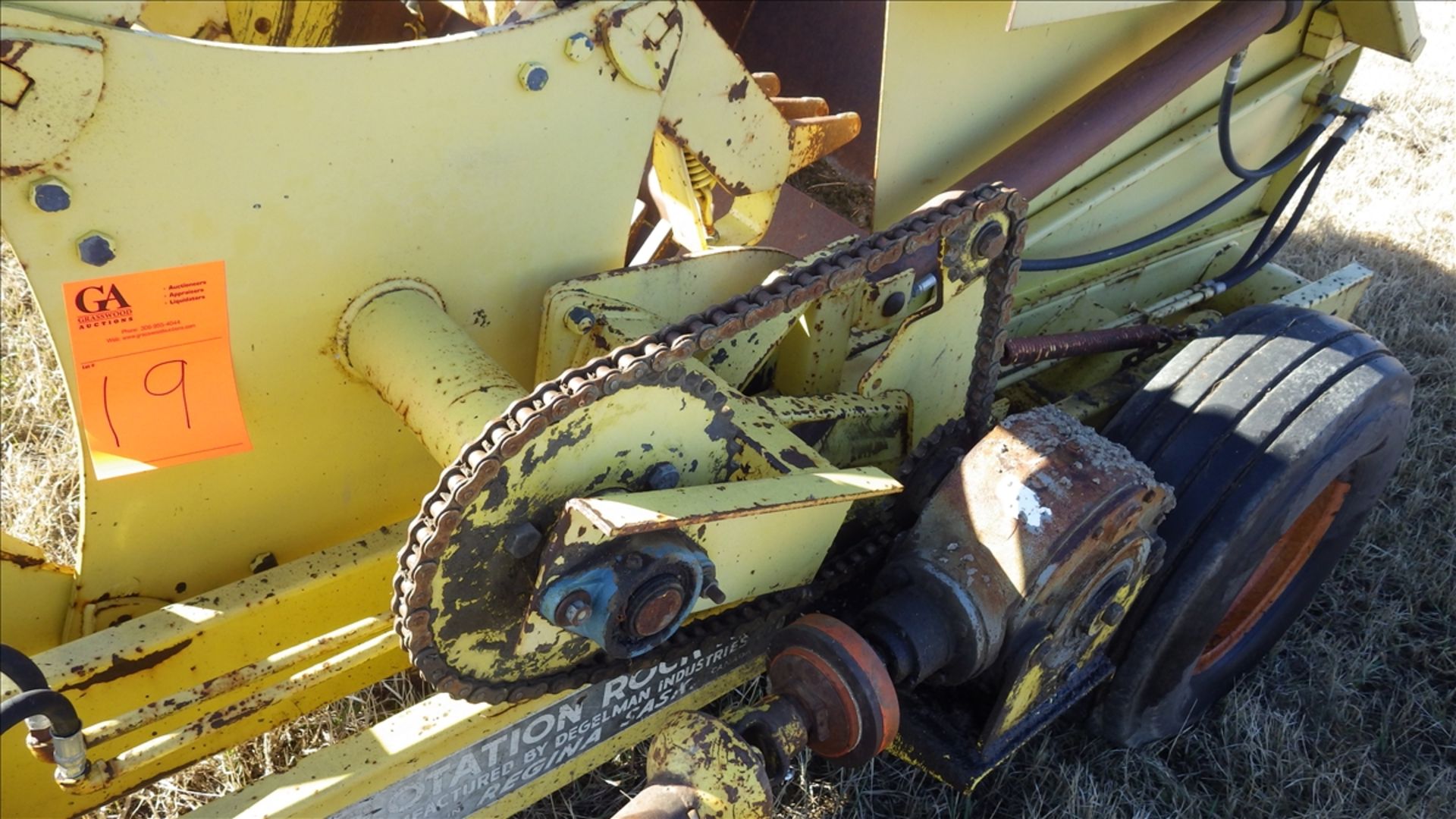 Degelman Rock picker approx 5' width, Pto, tire size Harvest king 11L - 15SL - Image 2 of 7