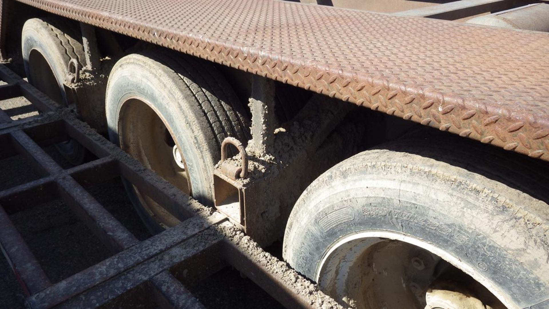 Drop deck tridem axle sprayer transport trailer with nurse station, With one 2400 Gal & and one 1400 - Image 8 of 18