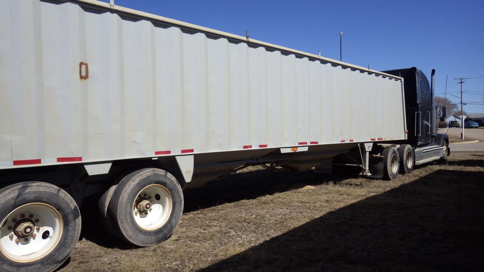 1995 Castleton Ind. Tridem axle grain trailer approx 45ft with roll top cover Vin# 2C9B3S3D9SS133127 - Image 8 of 9