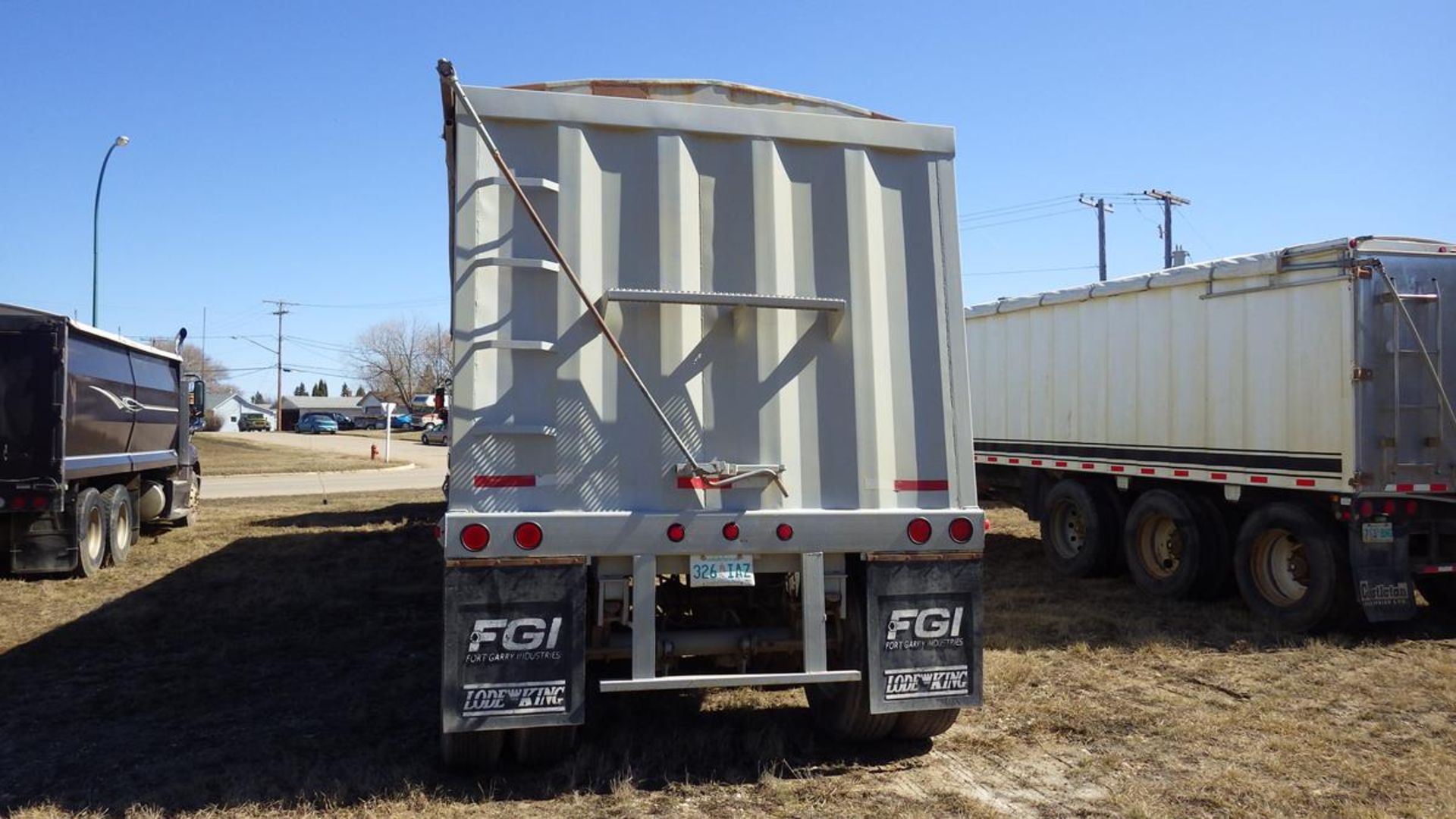 1995 Castleton Ind. Tridem axle grain trailer approx 45ft with roll top cover Vin# 2C9B3S3D9SS133127 - Image 6 of 9