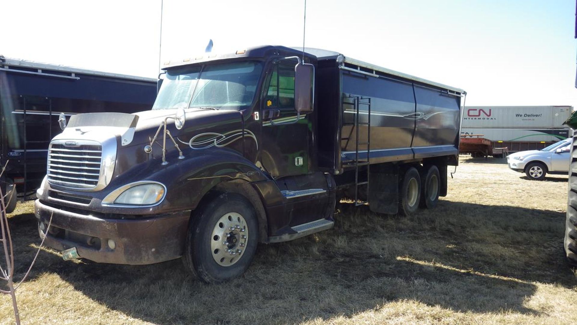 2006 Freightliner Grain truck Vin# 1FUJA6CK26PW68702Kms 104,376 showing 13089.9 Hours with Detroit