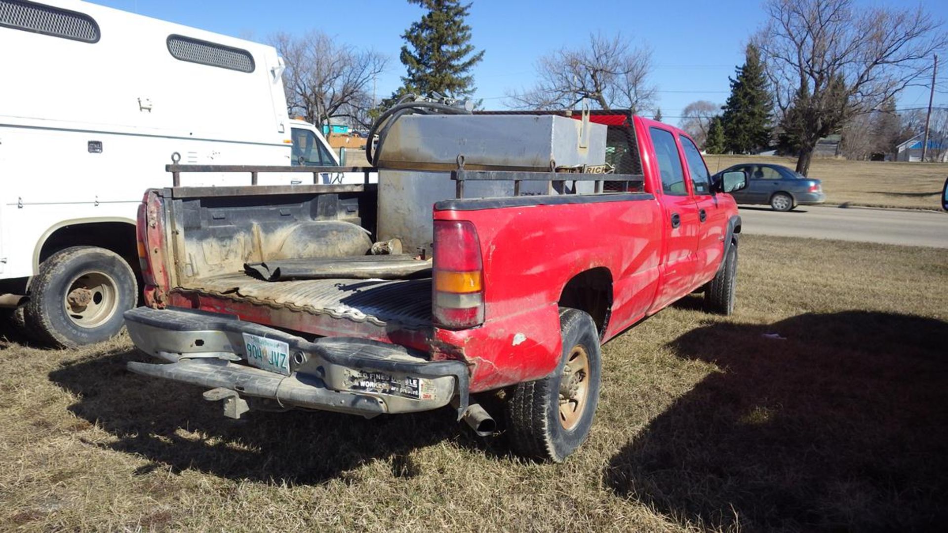 2004 Chev 3500 6.0L vortec V8 4 x 4 crew cab Vin# 1GBHK33G14F236199 showing 171,759 Kms and 4717.7 - Image 7 of 19