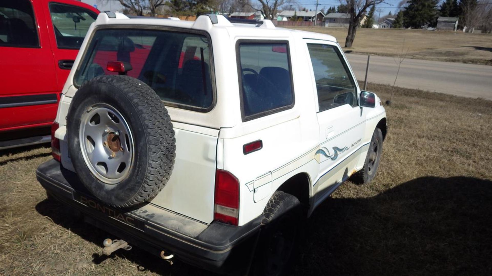 1995 Pontiac Sunrunner 4 x 4 with 4 spd manual tranny, 191,465 KMS, Vin# 2CGBJ1868S6929399 removable - Image 4 of 16