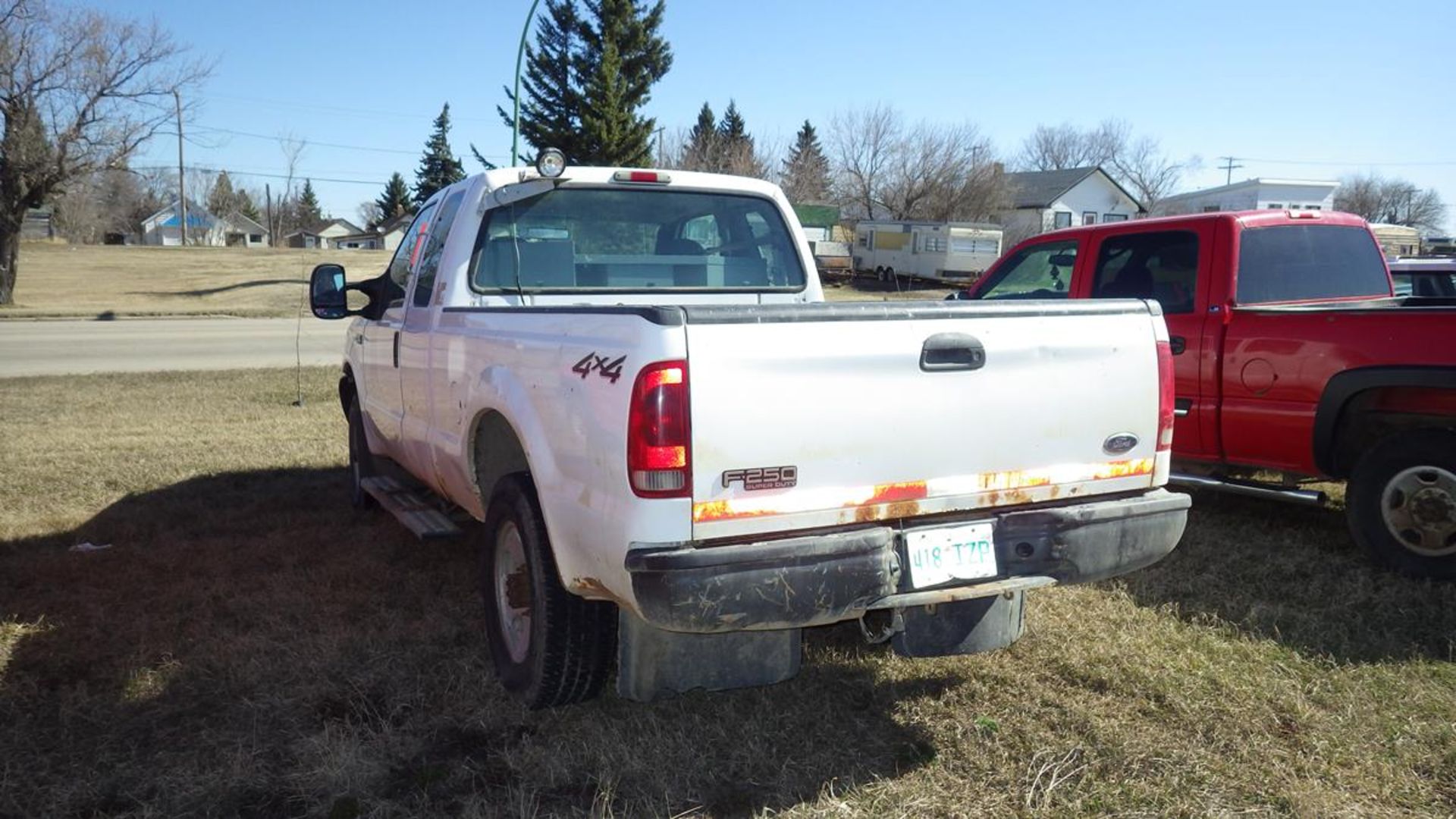 2004 Ford F250 Ext Cab long box 4 x 4 5.4L v8 auto showing 417,273 kms Vin# 1FTNX21L74EC67165 and - Image 4 of 9