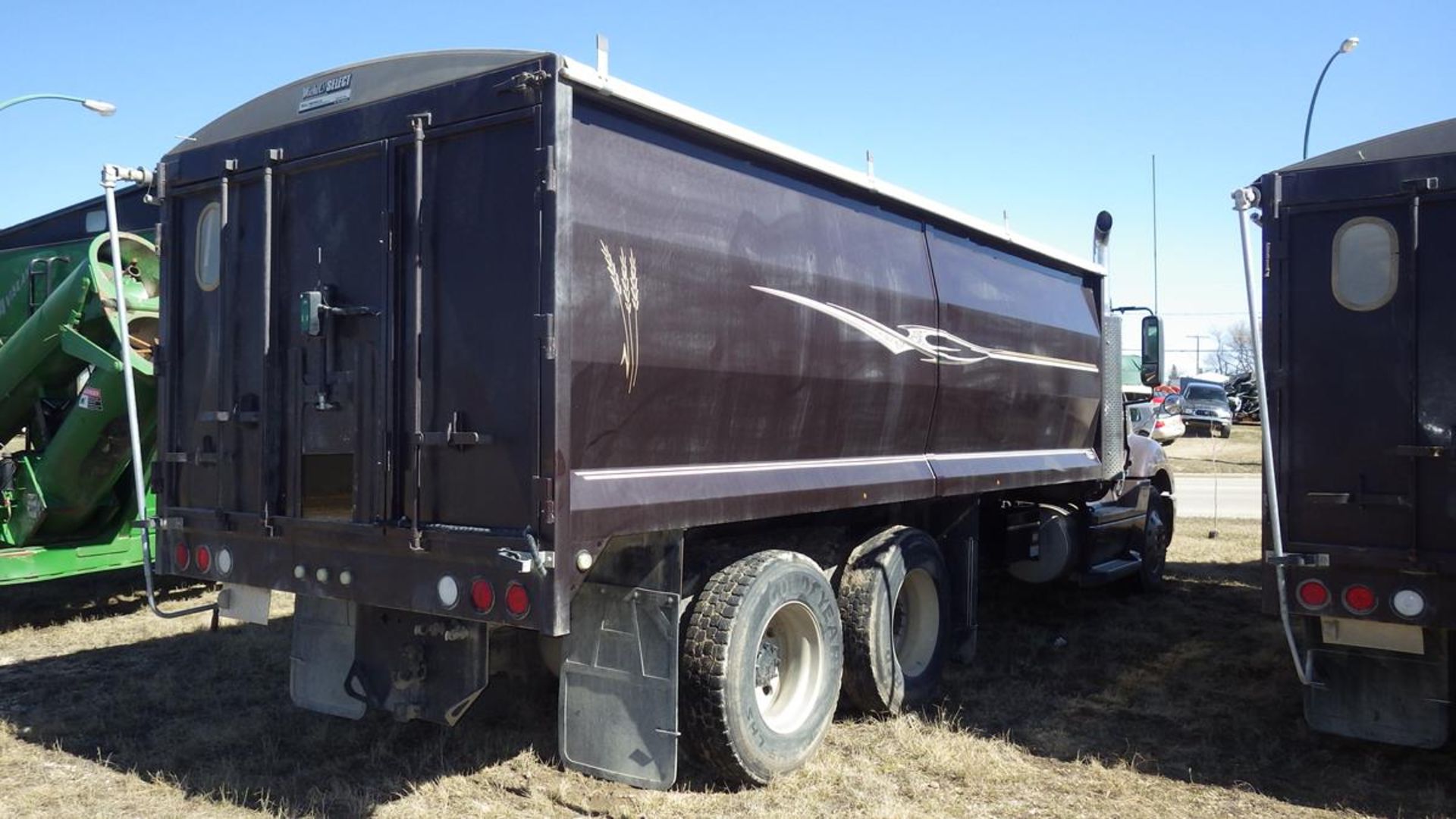 2006 Freightliner Grain truck Vin# 1FUJA6CK26PW68702Kms 104,376 showing 13089.9 Hours with Detroit - Image 6 of 23