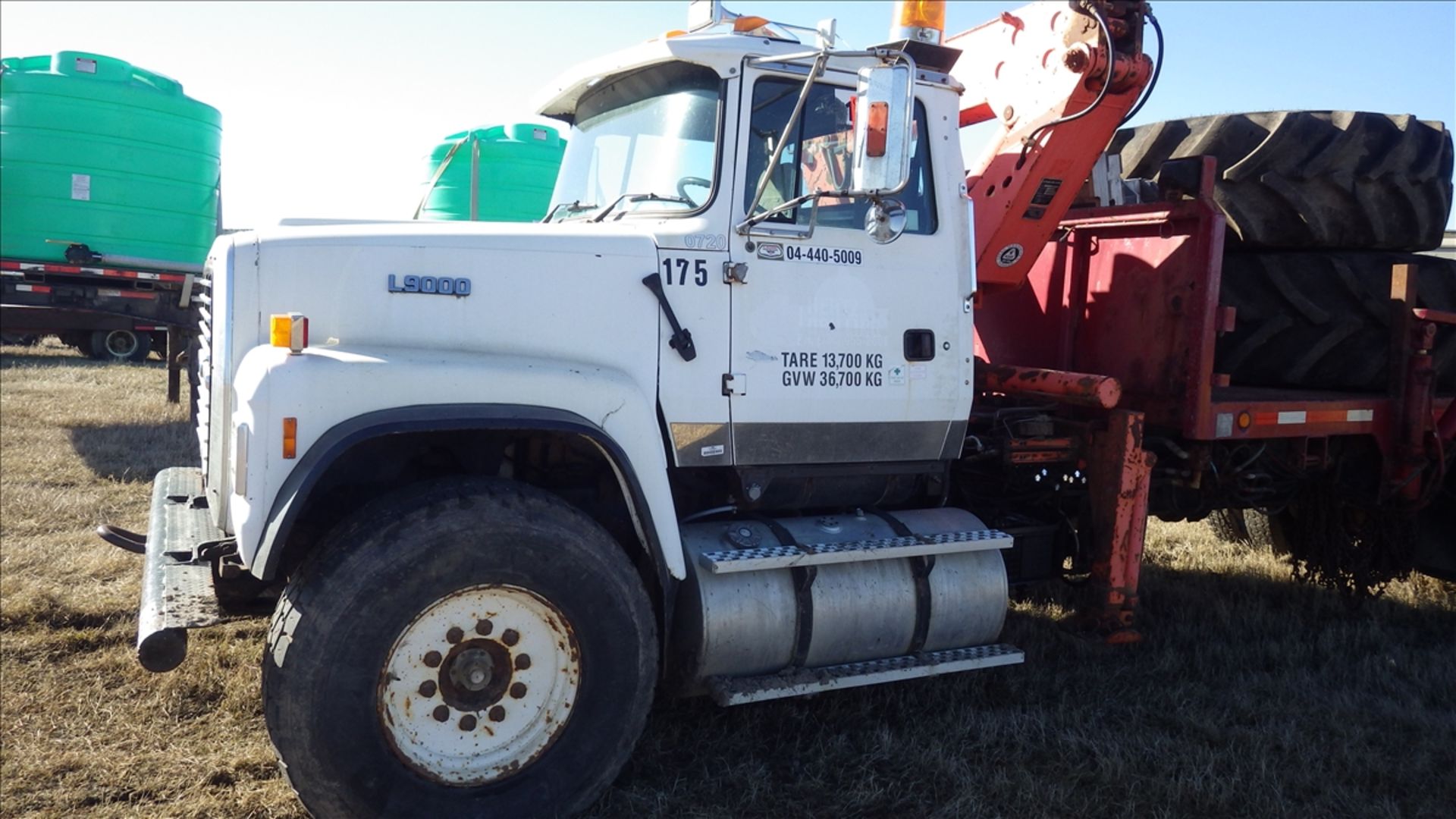 1995 International L9000 Diesel Picker truck 342,351 kms Vin# 1FDZU90W4TVA05516 Eaton Fuller 18 - Image 2 of 23