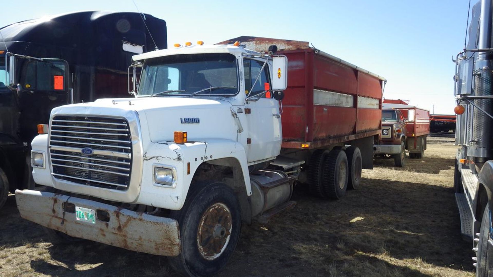 1990 Ford Diesel L9000 Cat Diesel engine tandem axle Grain Truck with approx 19ft x 8.6ft Box and