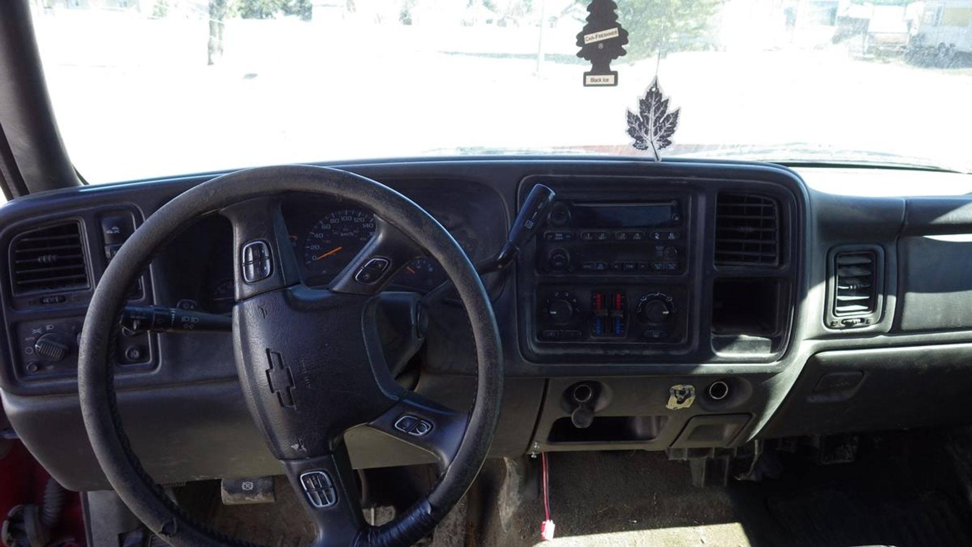 2005 Chev Silverado 2500HD crew cab 4 x 4 auto with 6.6L Duramax Diesel. Vin# 1GCHK23225F960382 - Image 11 of 19