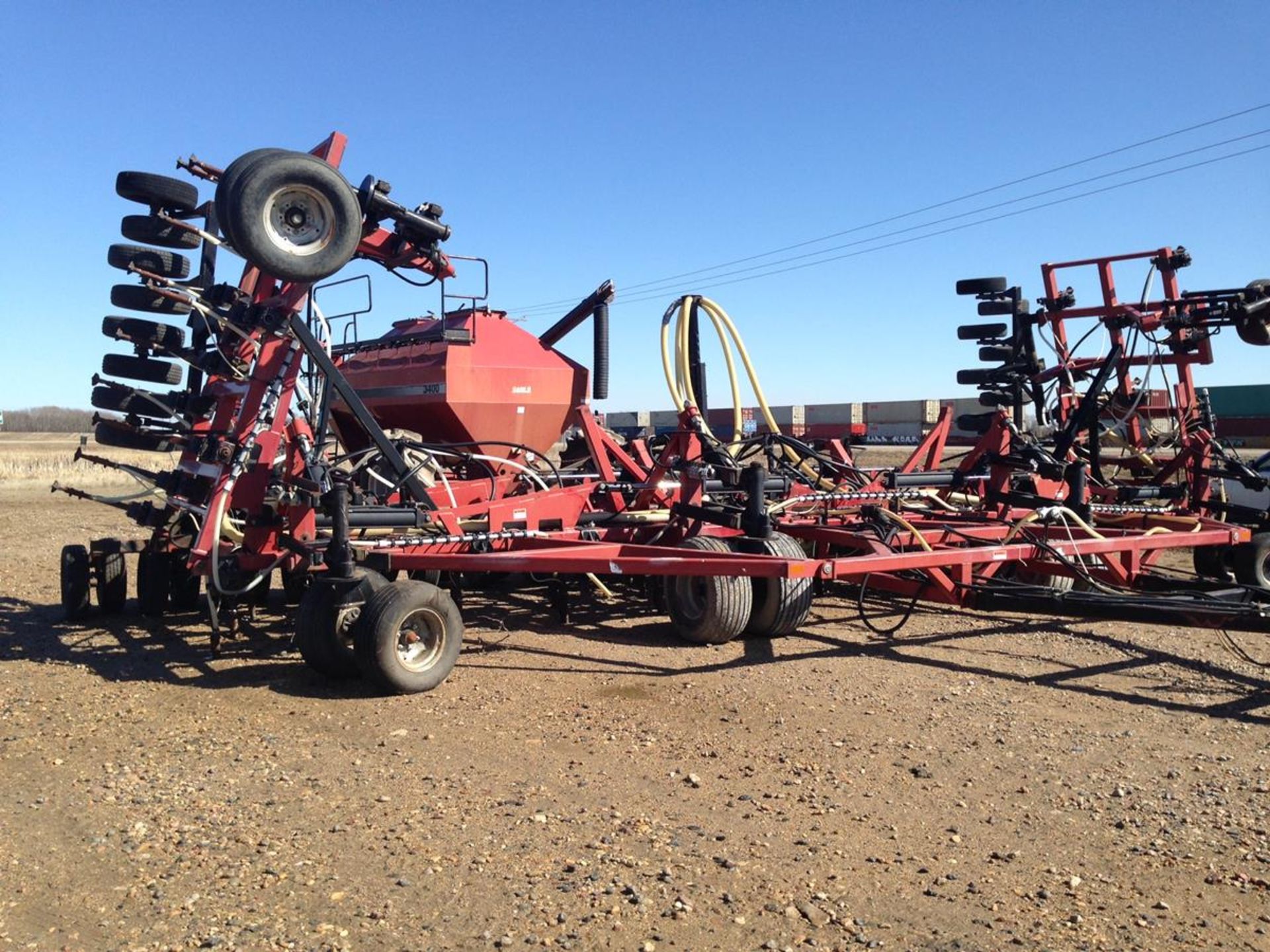 Case IH 3400 Air Cart with Approx 60ft Case IH air drill. Located at Hwy #15 & Wadena wadena turn - Image 3 of 3