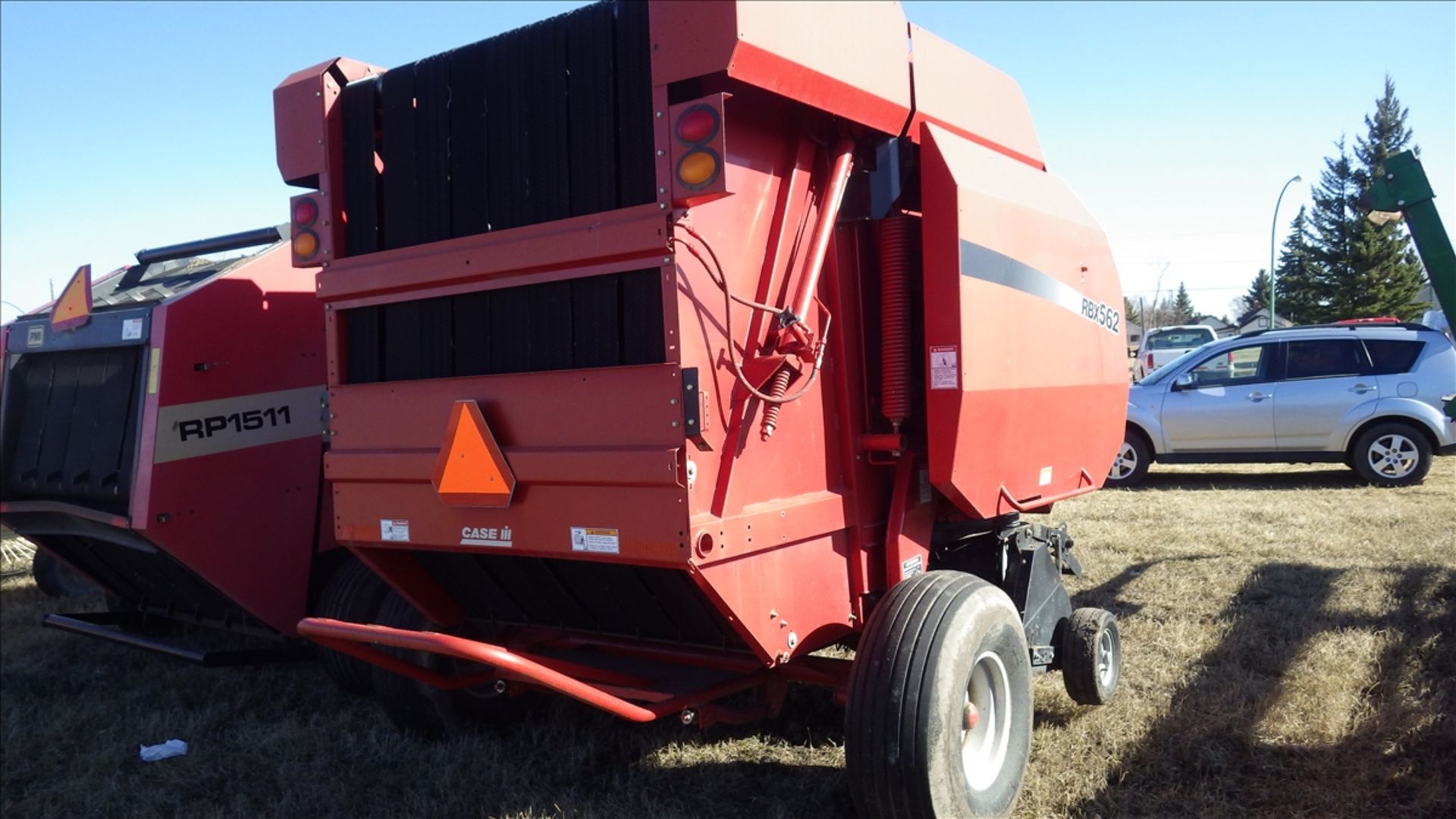 RBX 562 Case IH round Baler, twine wrap, Monitors included. Tire Size 14L - 15.1SL - Image 6 of 7