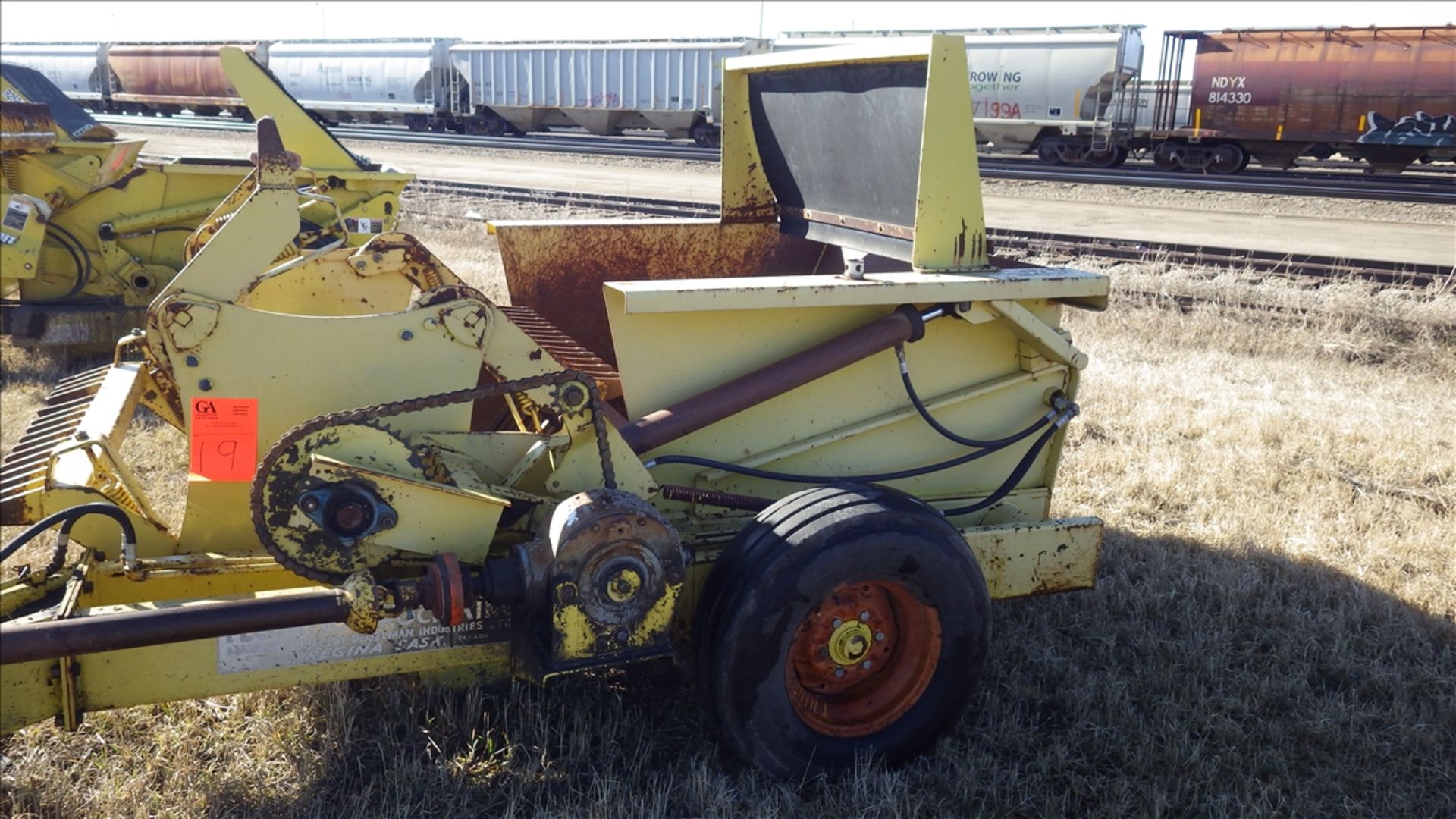 Degelman Rock picker approx 5' width, Pto, tire size Harvest king 11L - 15SL - Image 3 of 7