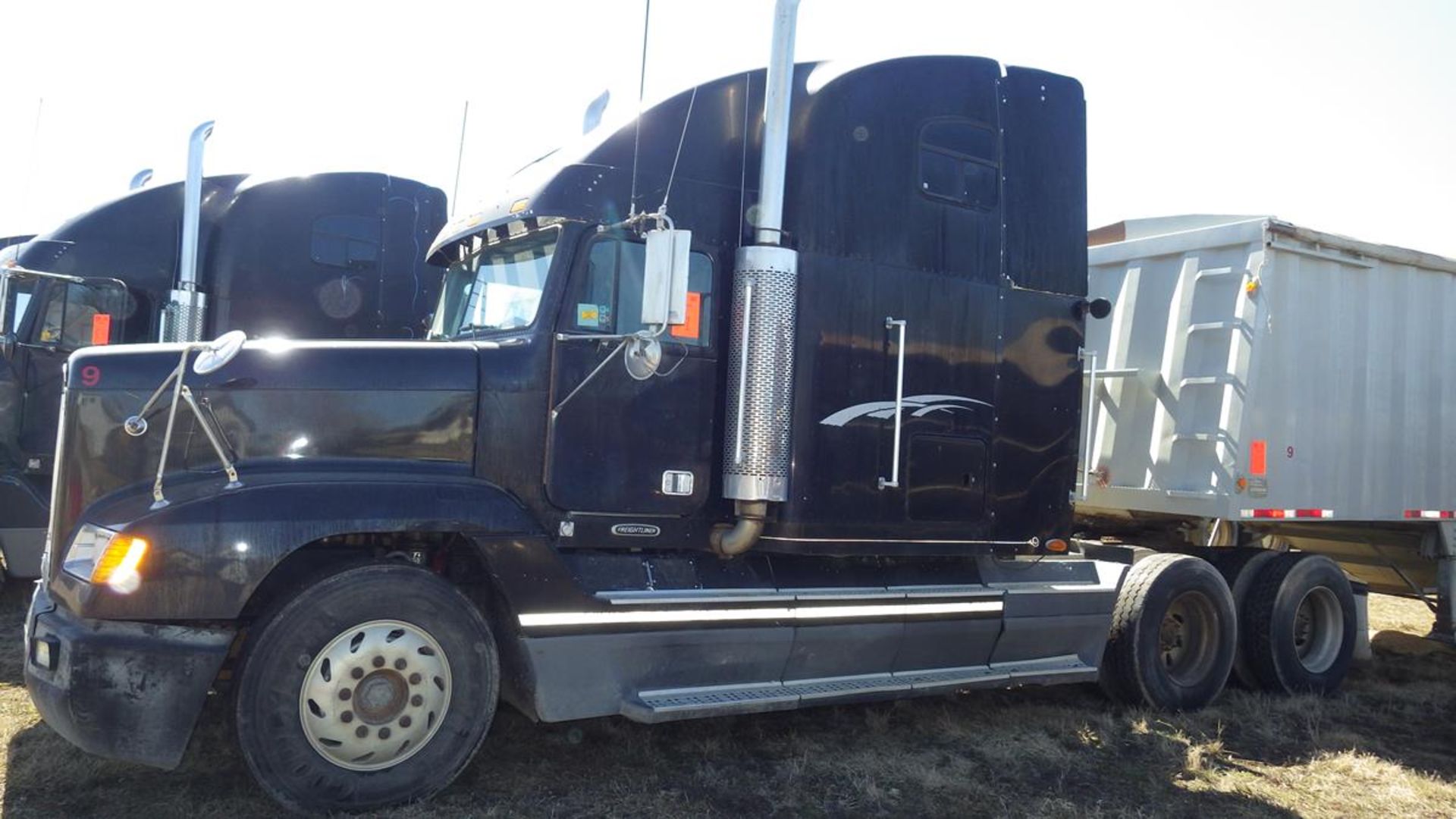 2004 Freightliner 10 spd Transmission, Cat engine, Vin# 1FUYDX4B34LB64371 Showing 305,607 Kms. Air - Image 2 of 27