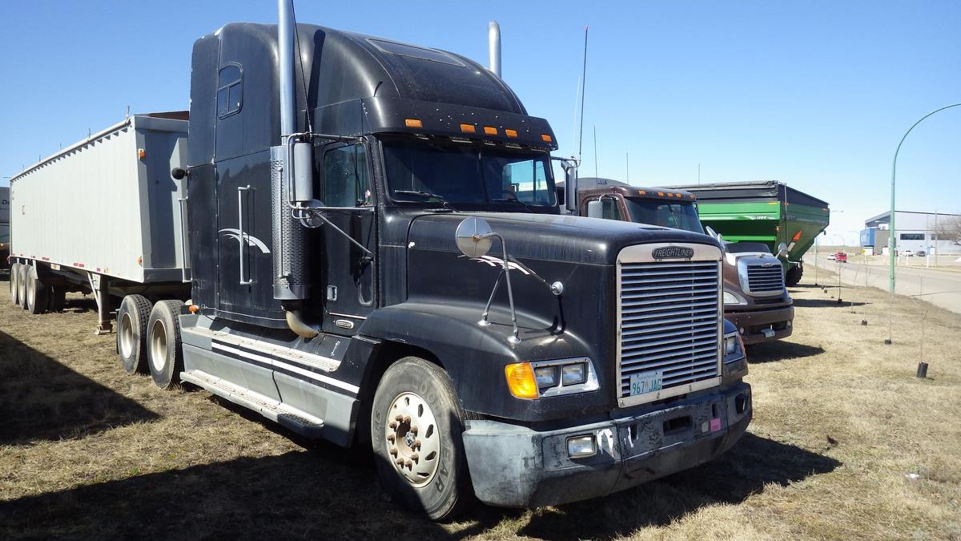 2004 Freightliner 10 spd Transmission, Cat engine, Vin# 1FUYDX4B34LB64371 Showing 305,607 Kms. Air - Image 6 of 27