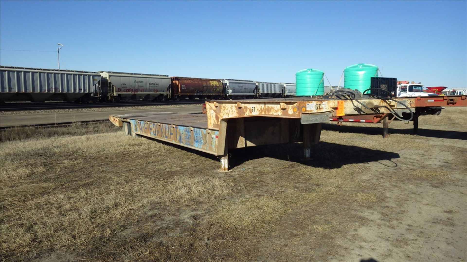 Hydraulic beaver tail drop deck equipment trailer with winch Approx 45ft overall length top is