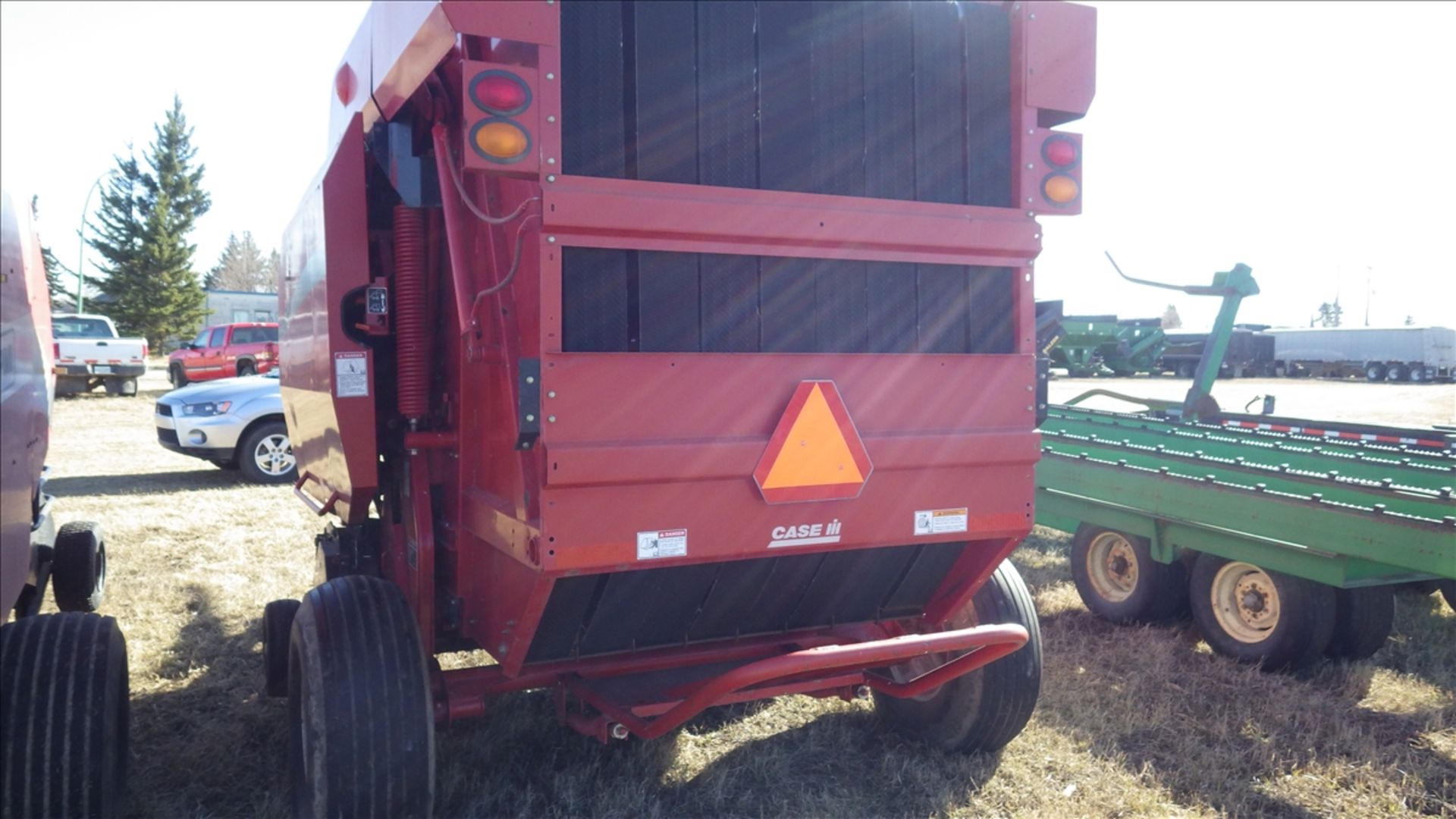 RBX 562 Case IH round Baler, twine wrap, Monitors included. Tire Size 14L - 15.1SL - Image 5 of 7
