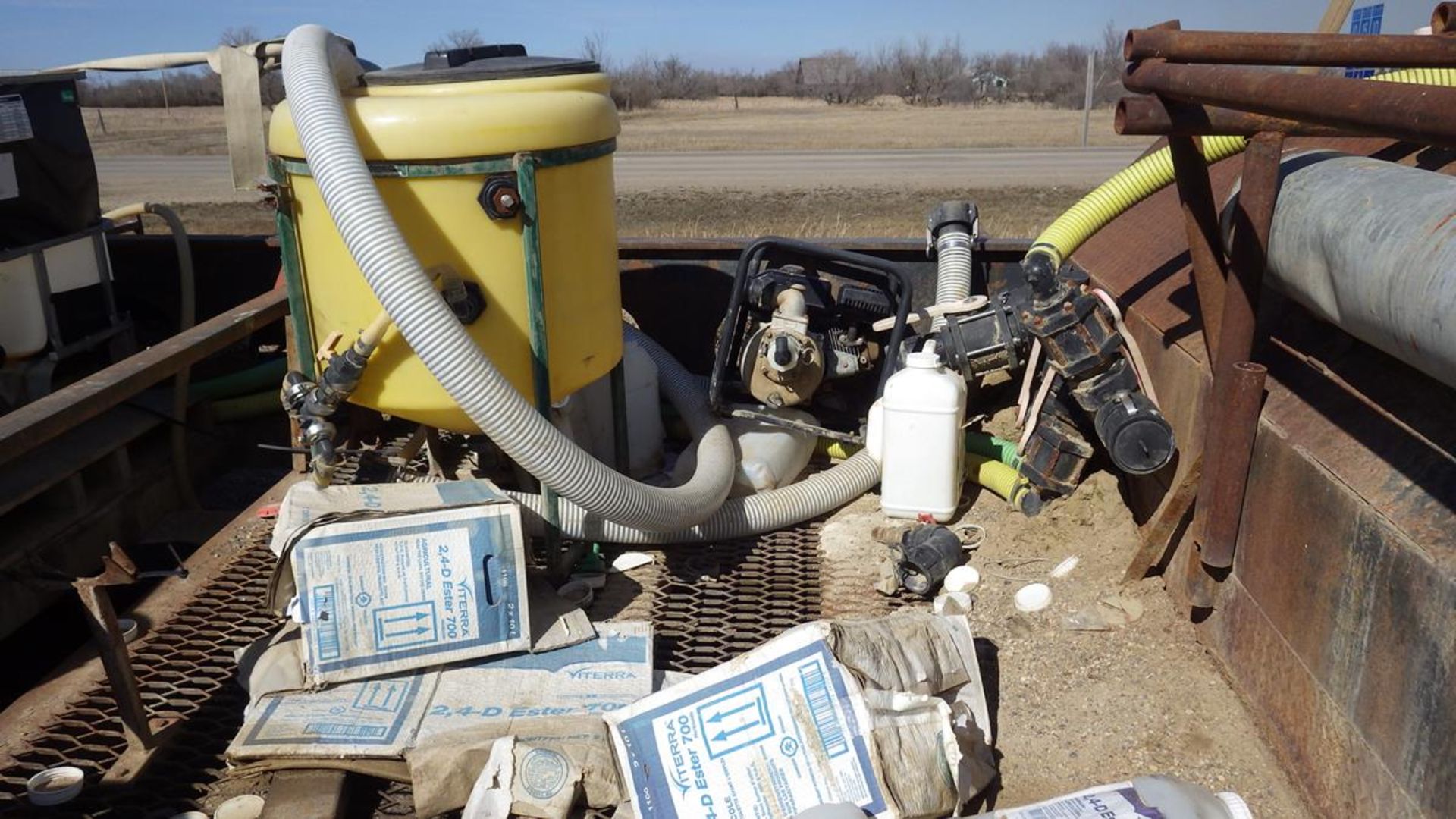 Drop deck tridem axle sprayer transport trailer with nurse station, With one 2400 Gal & and one 1400 - Image 2 of 18