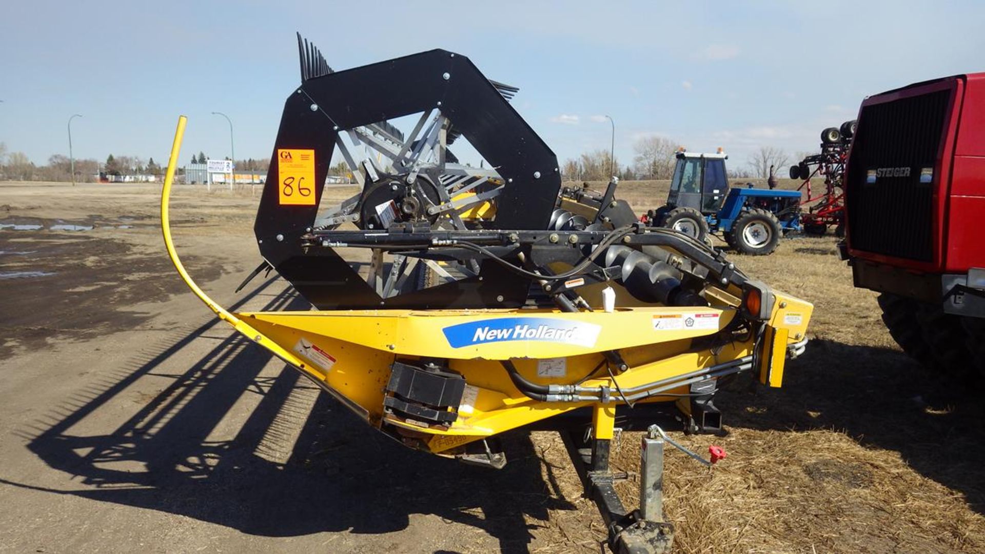 New Holland Combine Draper header with Pea auger, pickup reel. Model 94C Vin# 36GB081197 Approx 36'. - Image 2 of 10