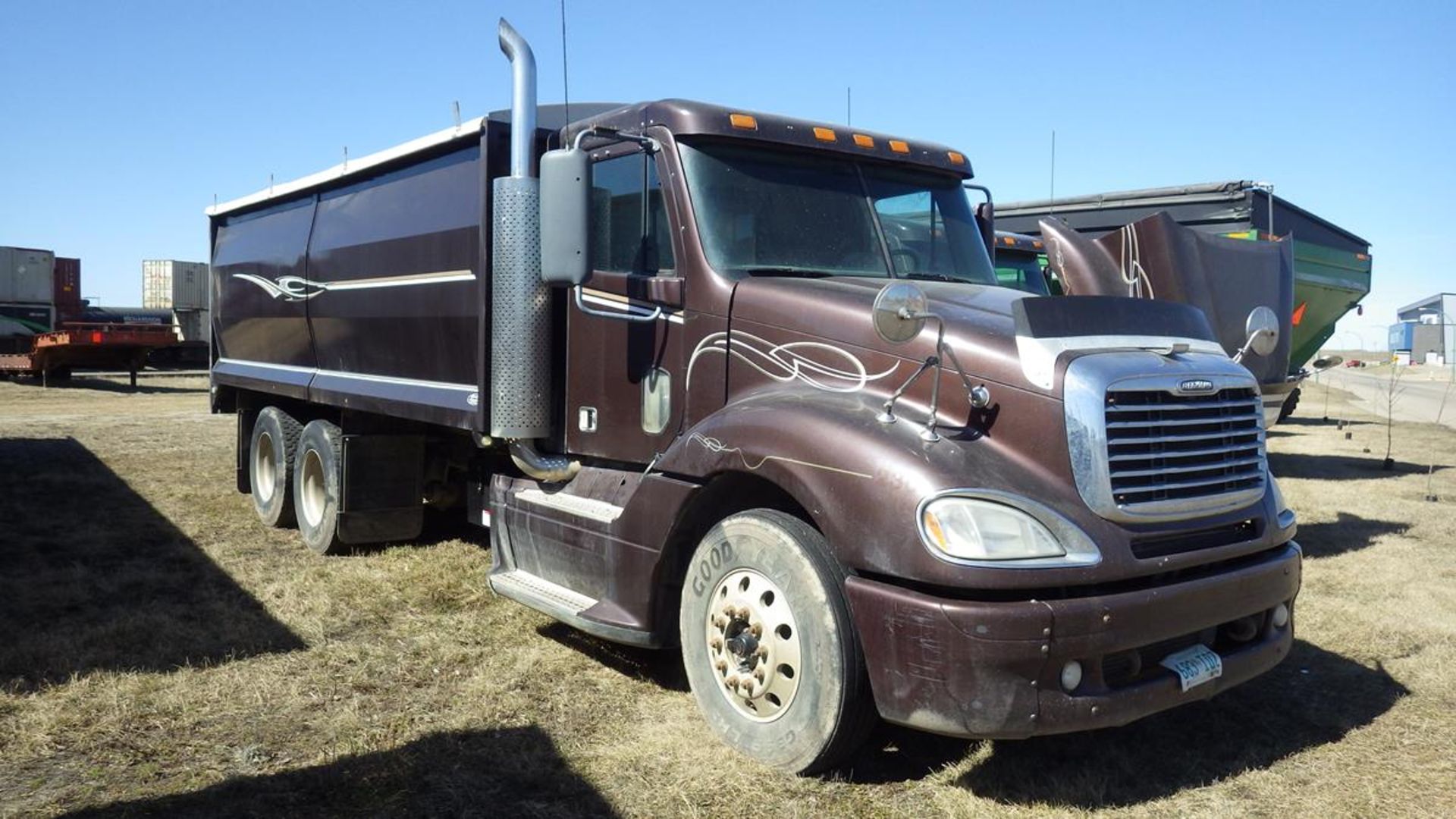 2006 Freightliner Grain Truck Vin# 1FUJA6CK36PW68708 showing 932749.6 Kms and 15,187 Hours. - Image 7 of 23