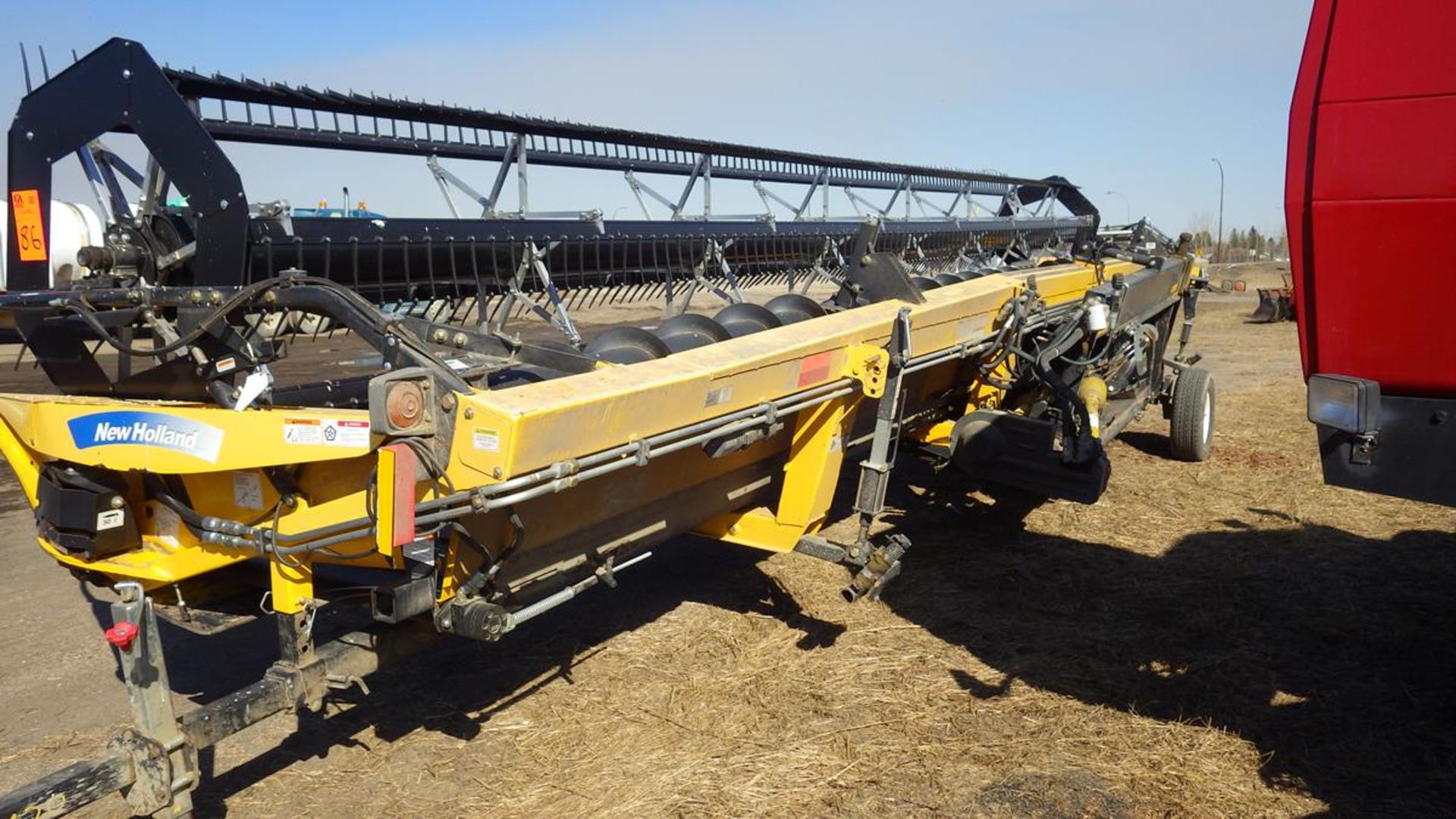 New Holland Combine Draper header with Pea auger, pickup reel. Model 94C Vin# 36GB081197 Approx 36'. - Image 3 of 10