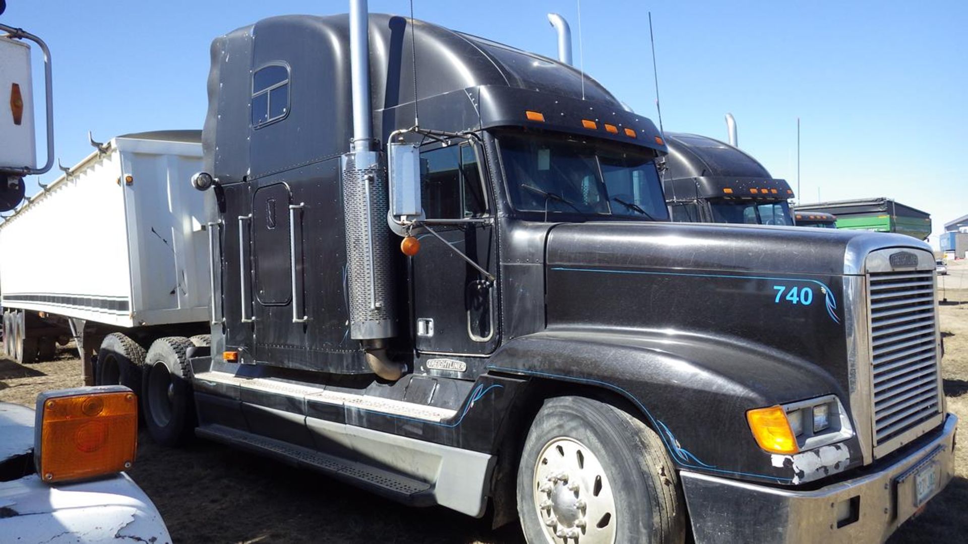 1996 Freightliner Vin# 2FUYDDYB1TA853691 GVWR 23,587 KG showing 049,759 Kms Eaton Fuller 15 spd - Image 7 of 23