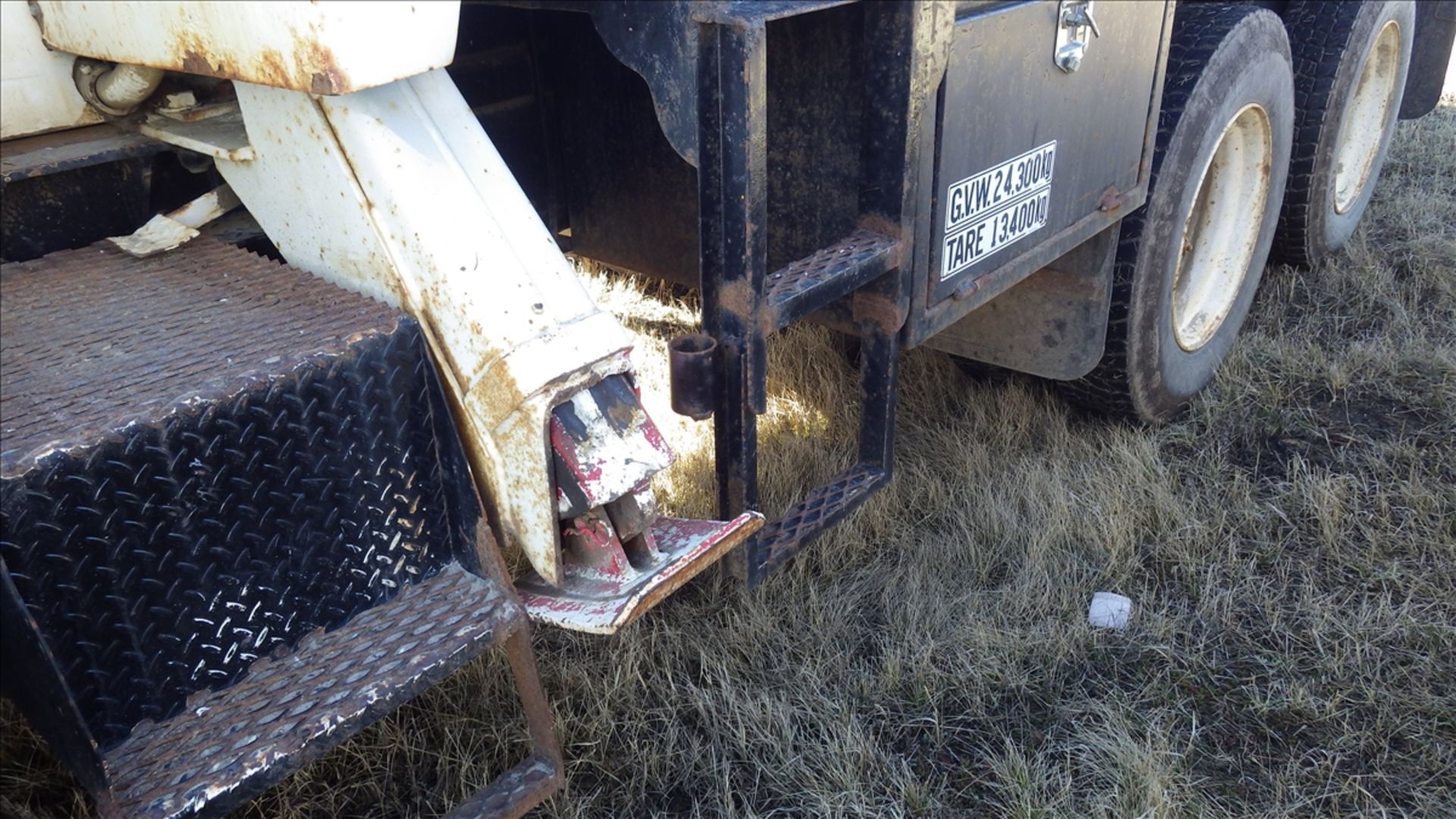 Diesel Mack Picker Truck showing 478,625 kms 2838 engine hours shows 2838 Vin# RD612S1604 Gross 23, - Image 9 of 26