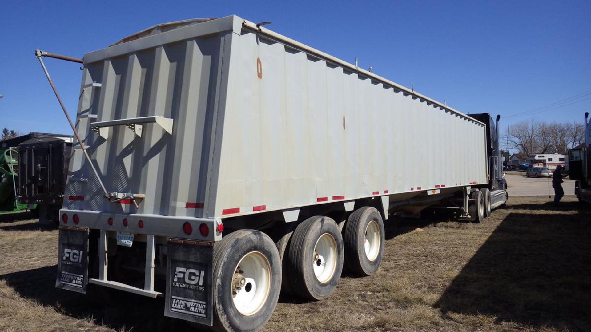 1995 Castleton Ind. Tridem axle grain trailer approx 45ft with roll top cover Vin# 2C9B3S3D9SS133127 - Image 7 of 9