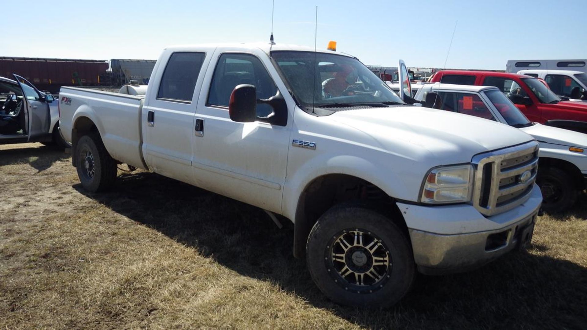 2006 Ford F350 FX4 Crew Cab 4 x 4 5.4L V8 Auto showing 263,337 Kms Vin# 1FTWW31516ED49829 263,337 - Image 9 of 22